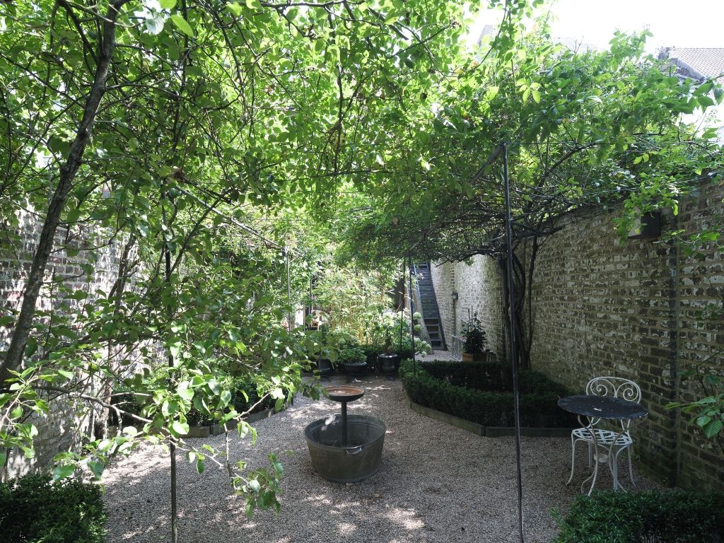 Karaktervolle burgerwoning met drie slaapkamers en een aangename, groene tuin op een uitstekende locatie in Gent. foto 27