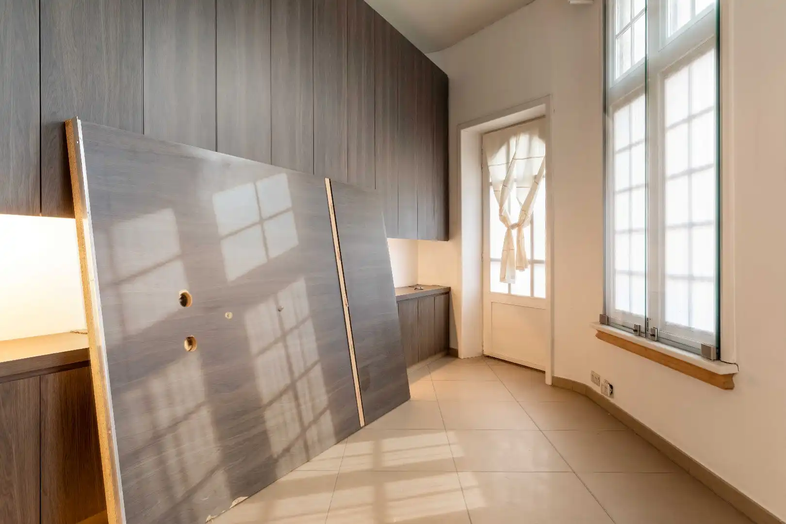 Iconisch neo-gotisch pand met uniek zicht op de Ezelpoort en het Stil Ende foto 6