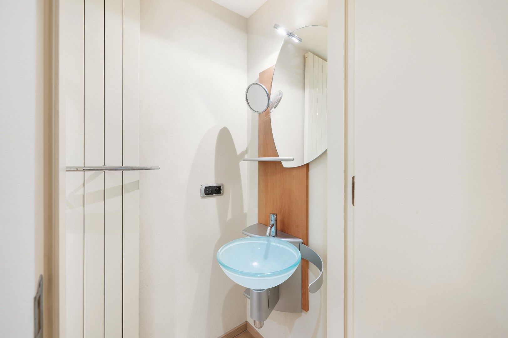 Zeer goed gelegen appartement met parking op de ZEEDIJK vlakbij het Van Bunnenplein. foto 14