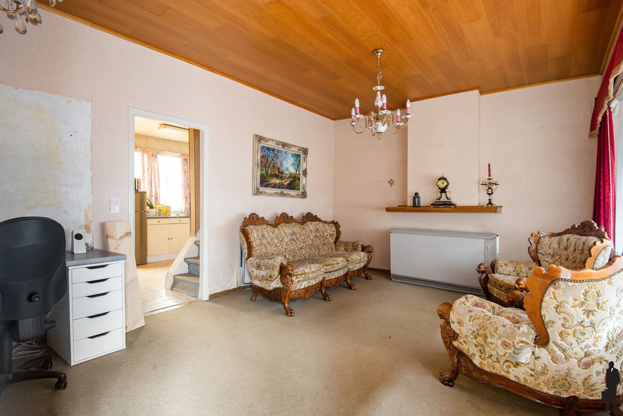 Te renoveren woning pal in het centrum van Hemiksem foto 3