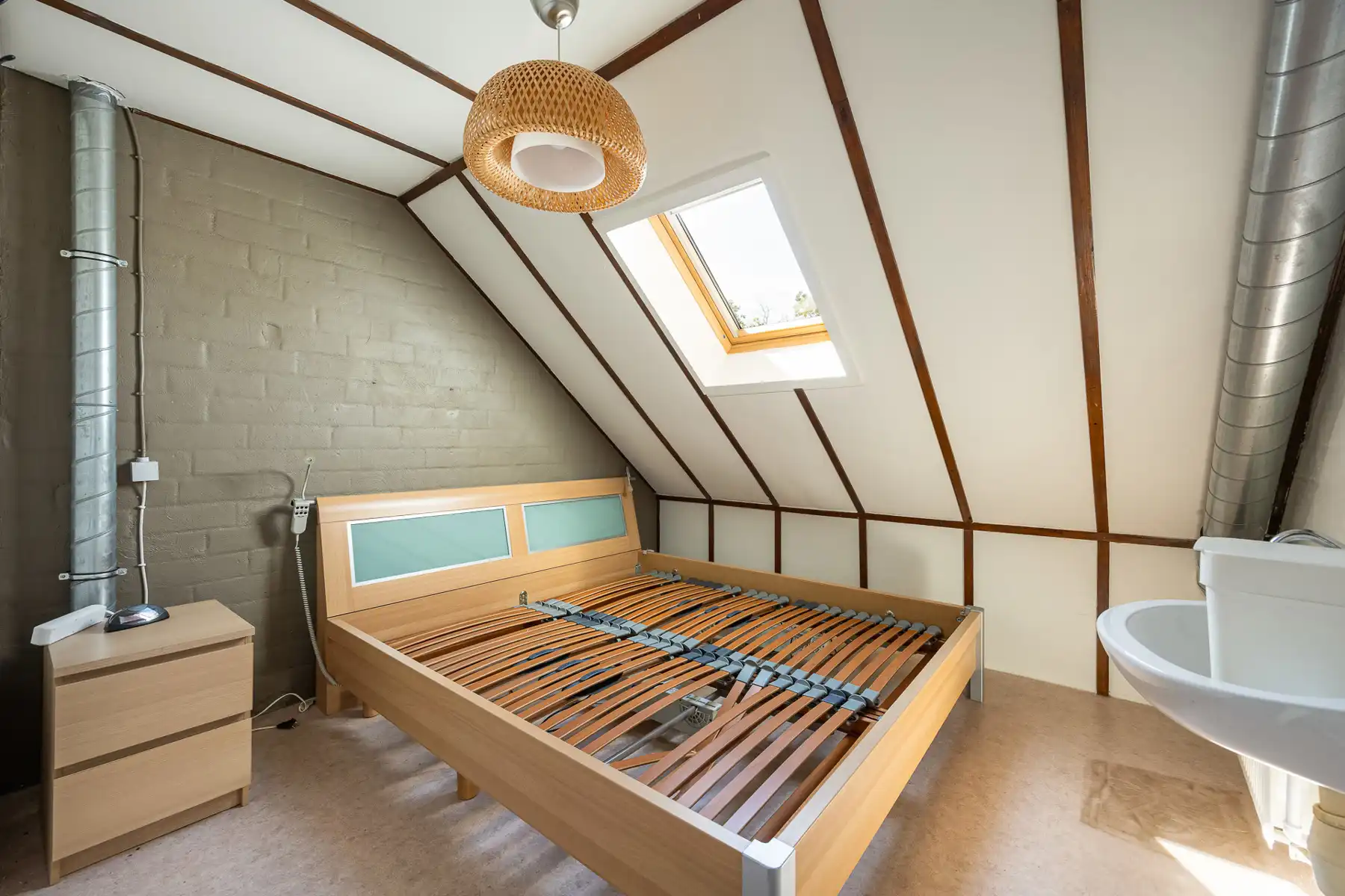 Gerenoveerde laagbouwwoning met grote opslagruimte op ca 1.374m² (opsplitsing tot 2 bouwgronden mogelijk). foto 21