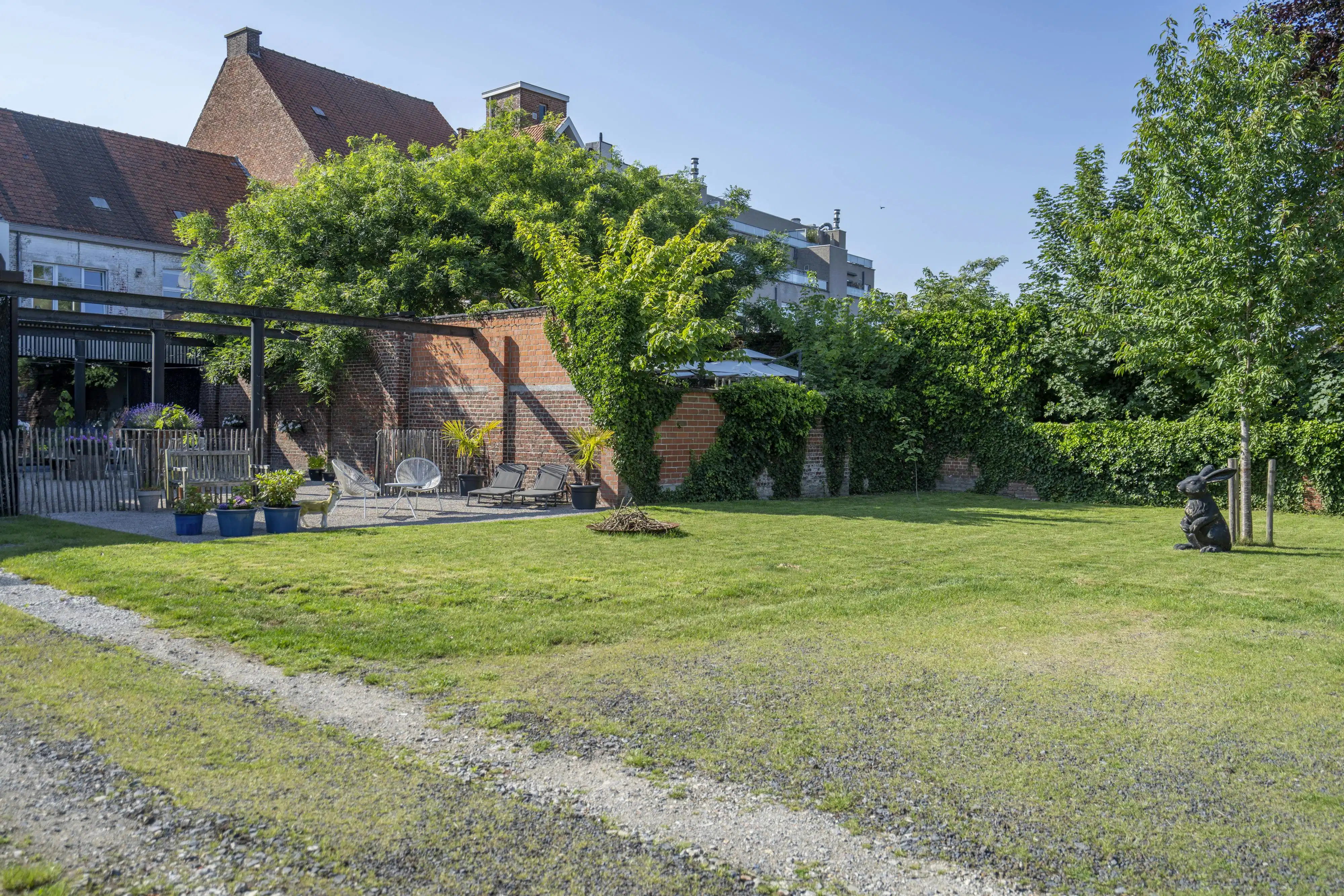 Prachtig gerenoveerde herenwoning te koop met uitweg  foto 32