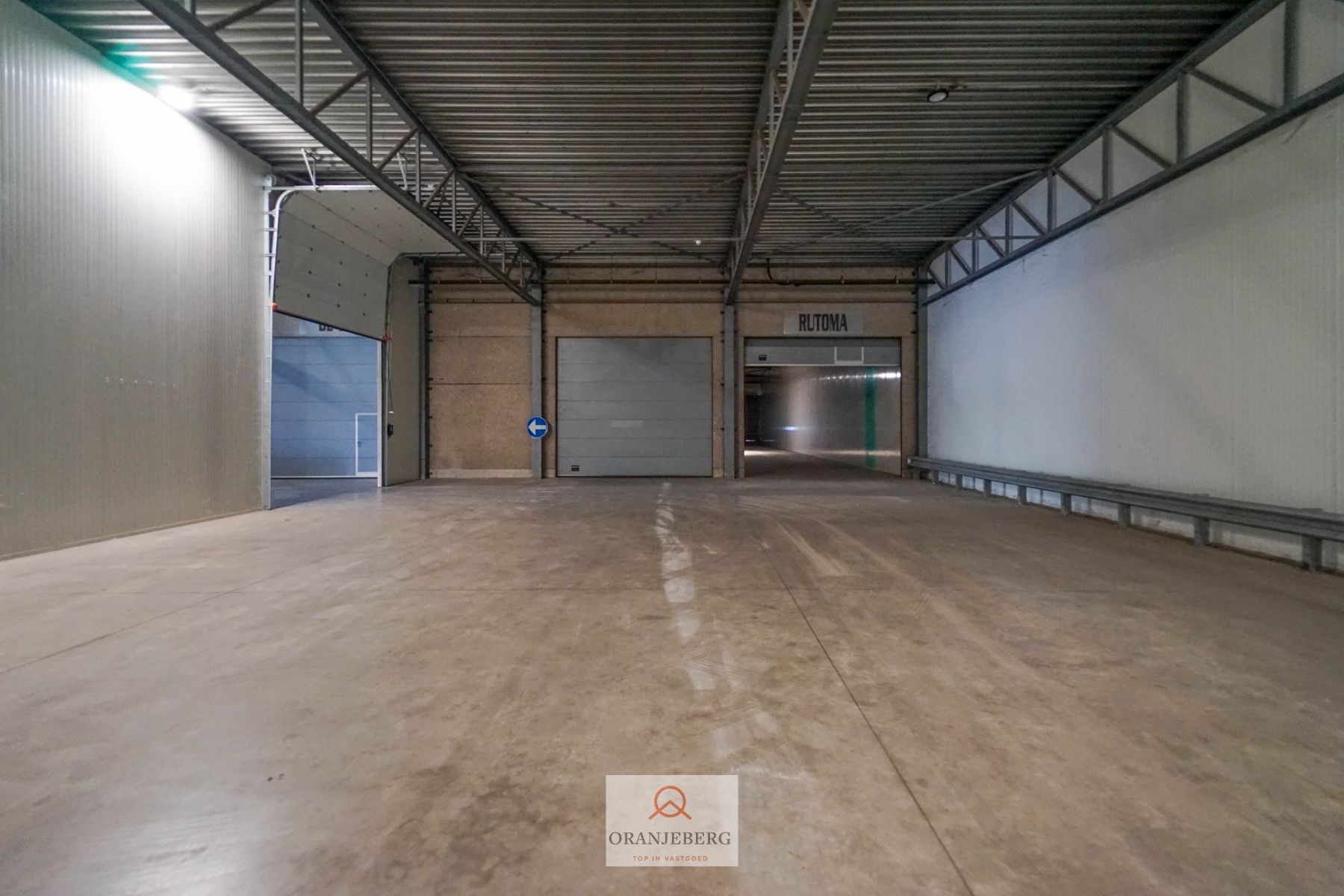 Groot magazijn (853m²) Te Huur met hoge bereikbaarheid vlakbij R4 foto 3