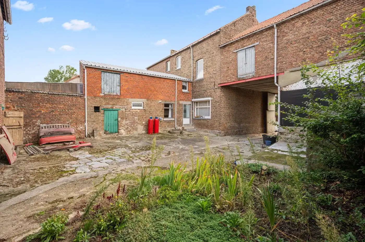 Charmante renovatiewoning met grote tuin en garage op royaal perceel foto 28