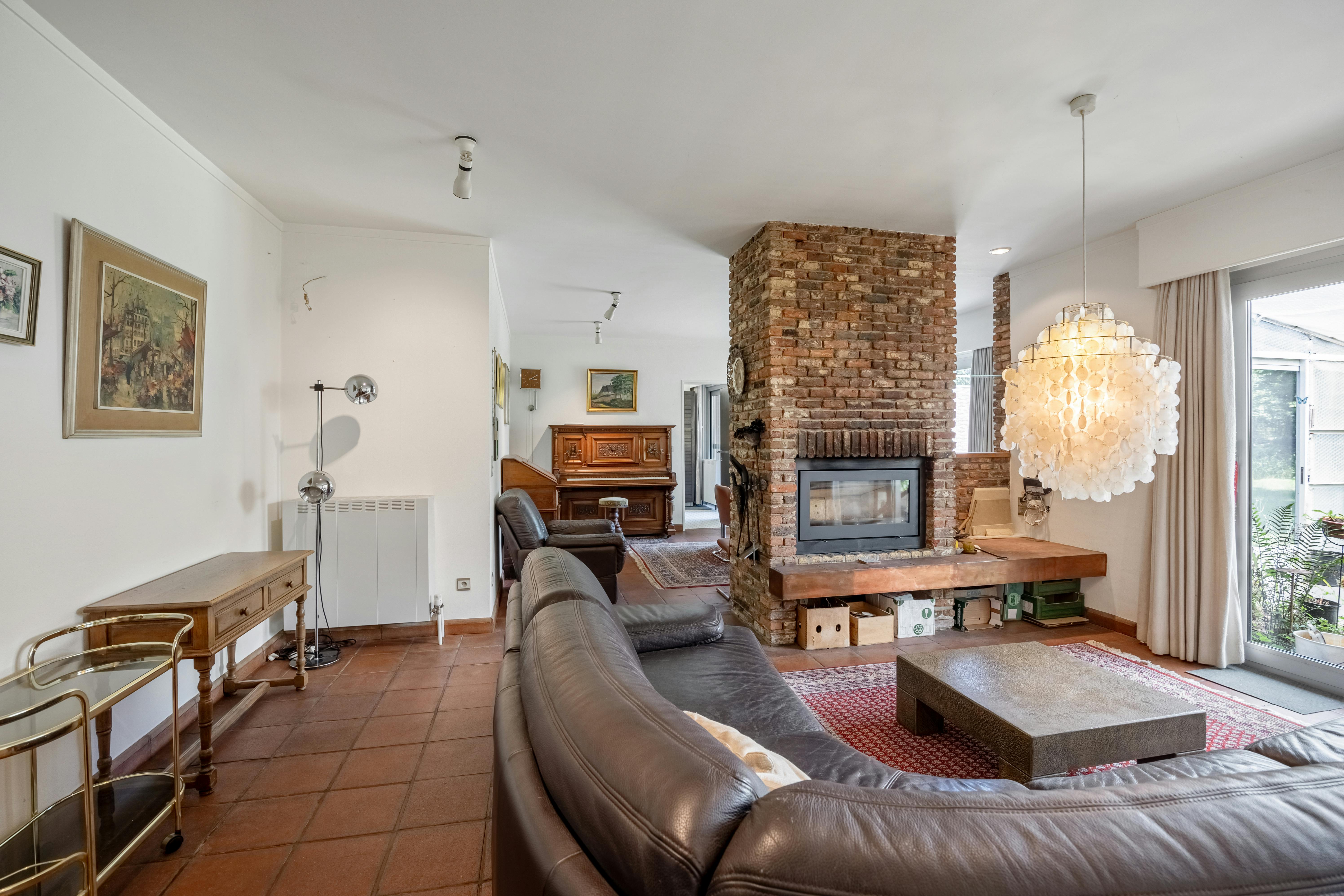 Te renoveren ruime gezinswoning met 5 slaapkamers te Hasselt foto 5