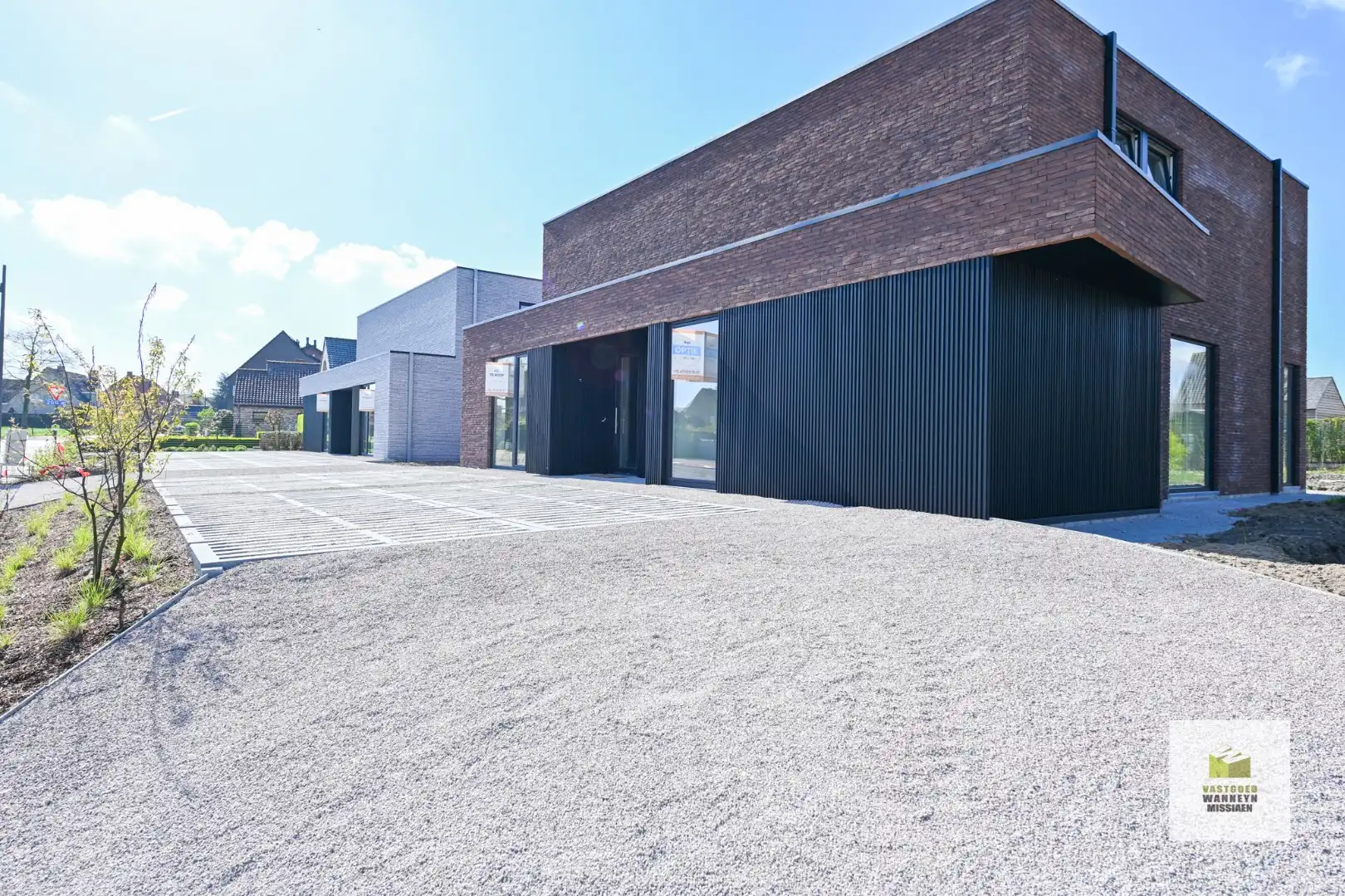 Tijdloze halfopen nieuwbouwwoningen - aankoop mogelijk aan 6% btw foto {{pictureIndex}}
