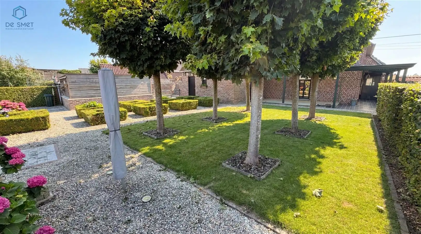 Instapklare woning met 3 slaapkamers, prachtige tuin, 2 garages en tal van mogelijkheden in Lierde foto 7