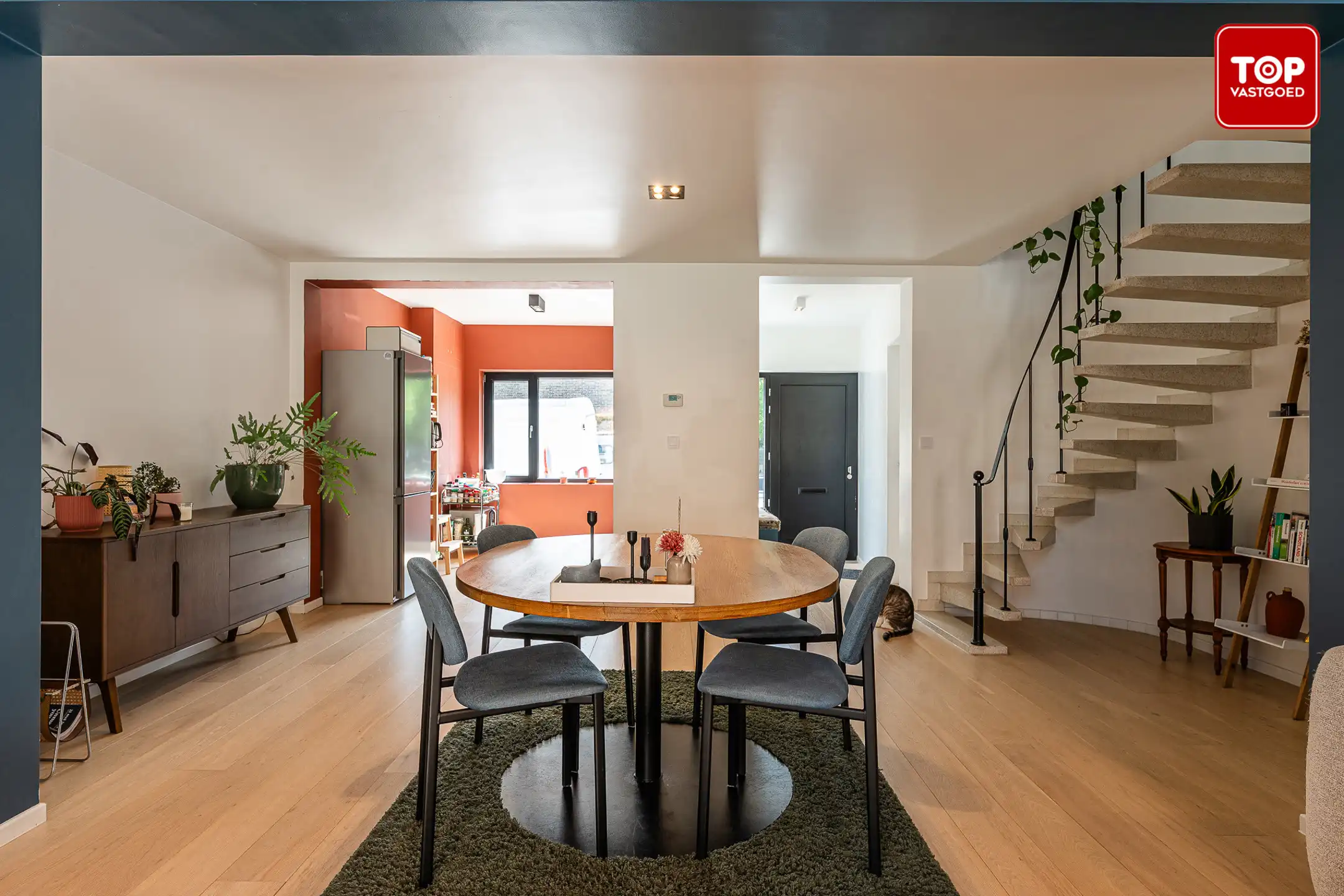 Totaal gerenoveerde woning (2021) met 4 slaapkamers. foto 8
