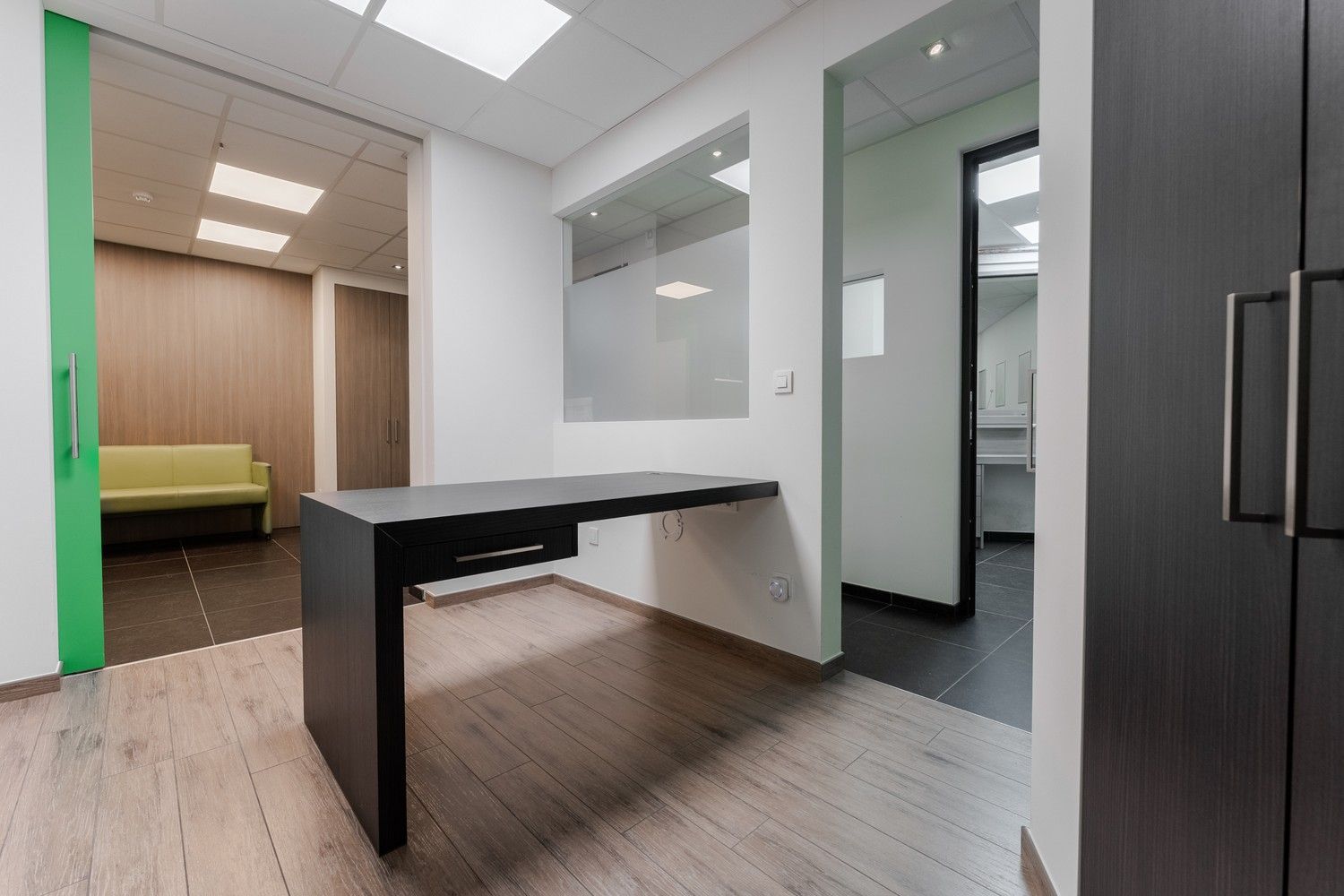 Mooi gerenoveerd handelspand pal in het centrum van Pelt met 7 parkeerplaatsen foto 30