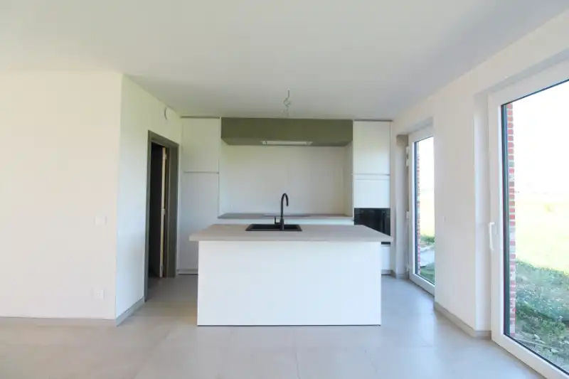 Ruime nieuwbouwwoning te Roeselare foto 2