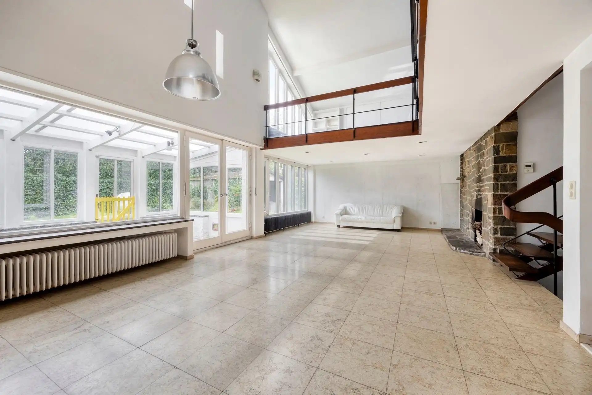 Ruime villa te moderniseren op rustige locatie foto 5