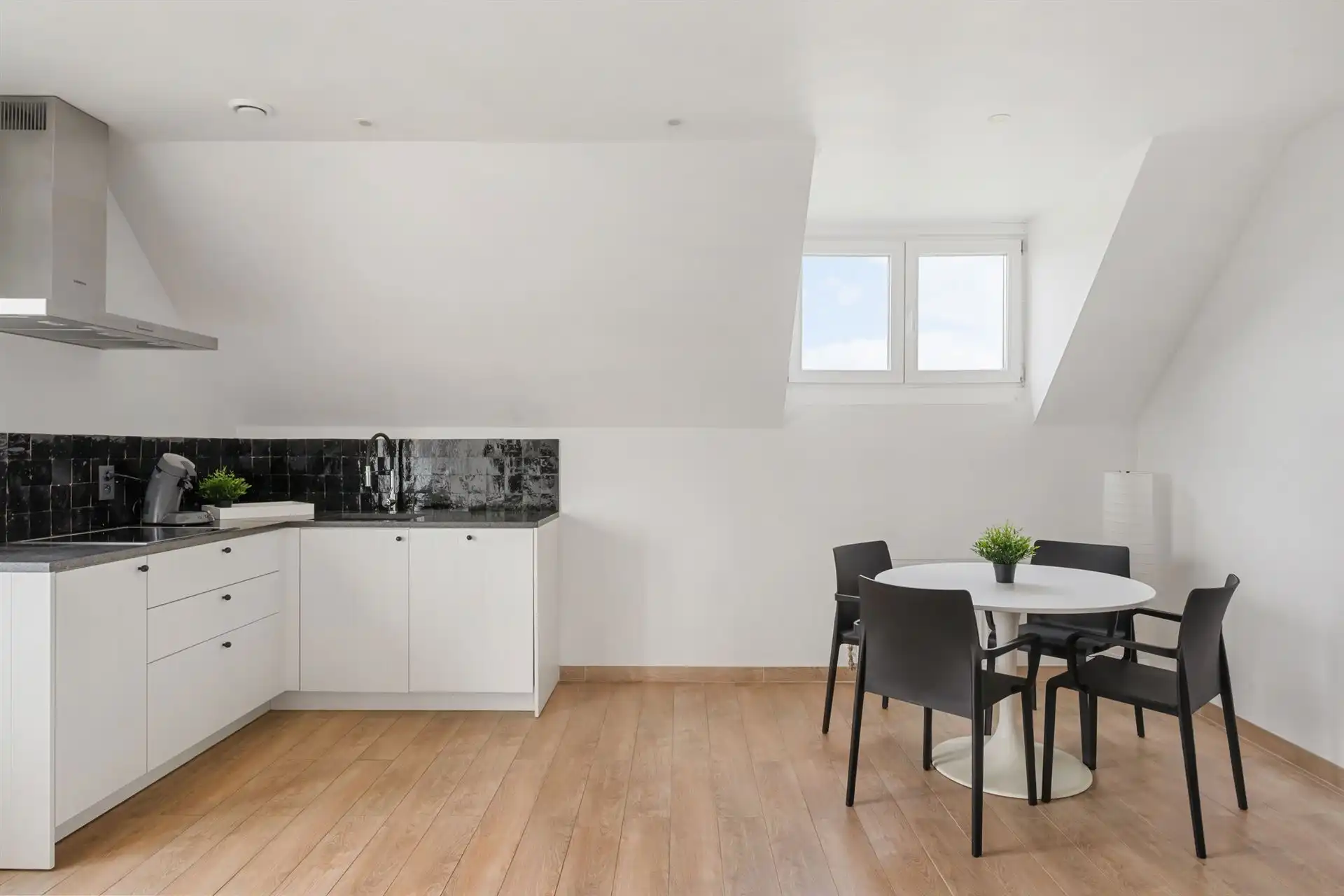 Ideaal kantoorgebouw/praktijk met appartement/extra kantoor foto 20