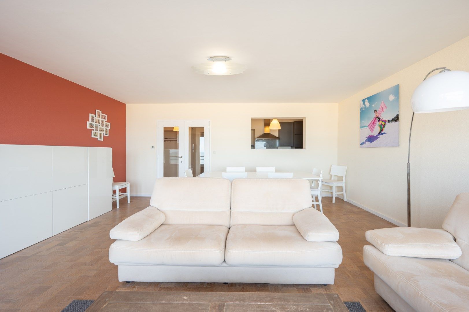 Ruim appartement met breed frontaal zeezicht te duinbergen foto 4