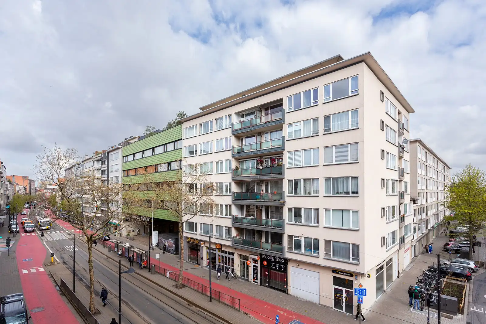 Recent gerenoveerd app. met 2 slpks en 2 terrassen foto 9