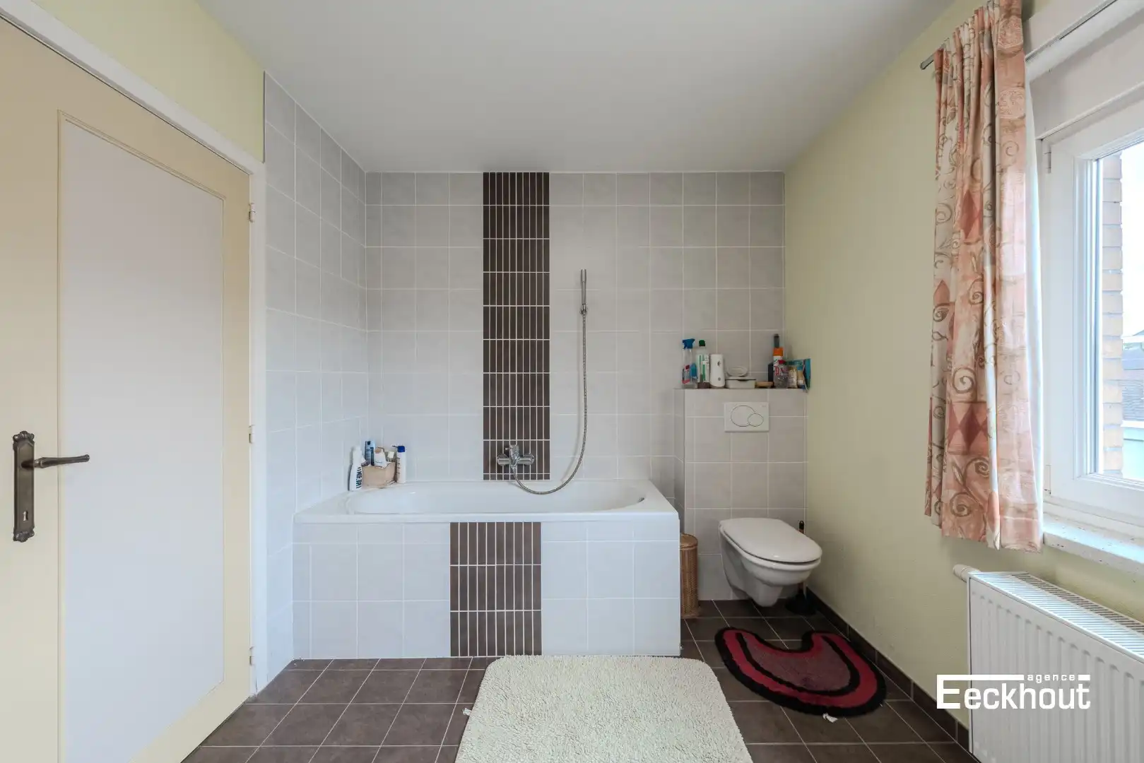 Charmante halfopen woning met zonnige tuin! foto 12