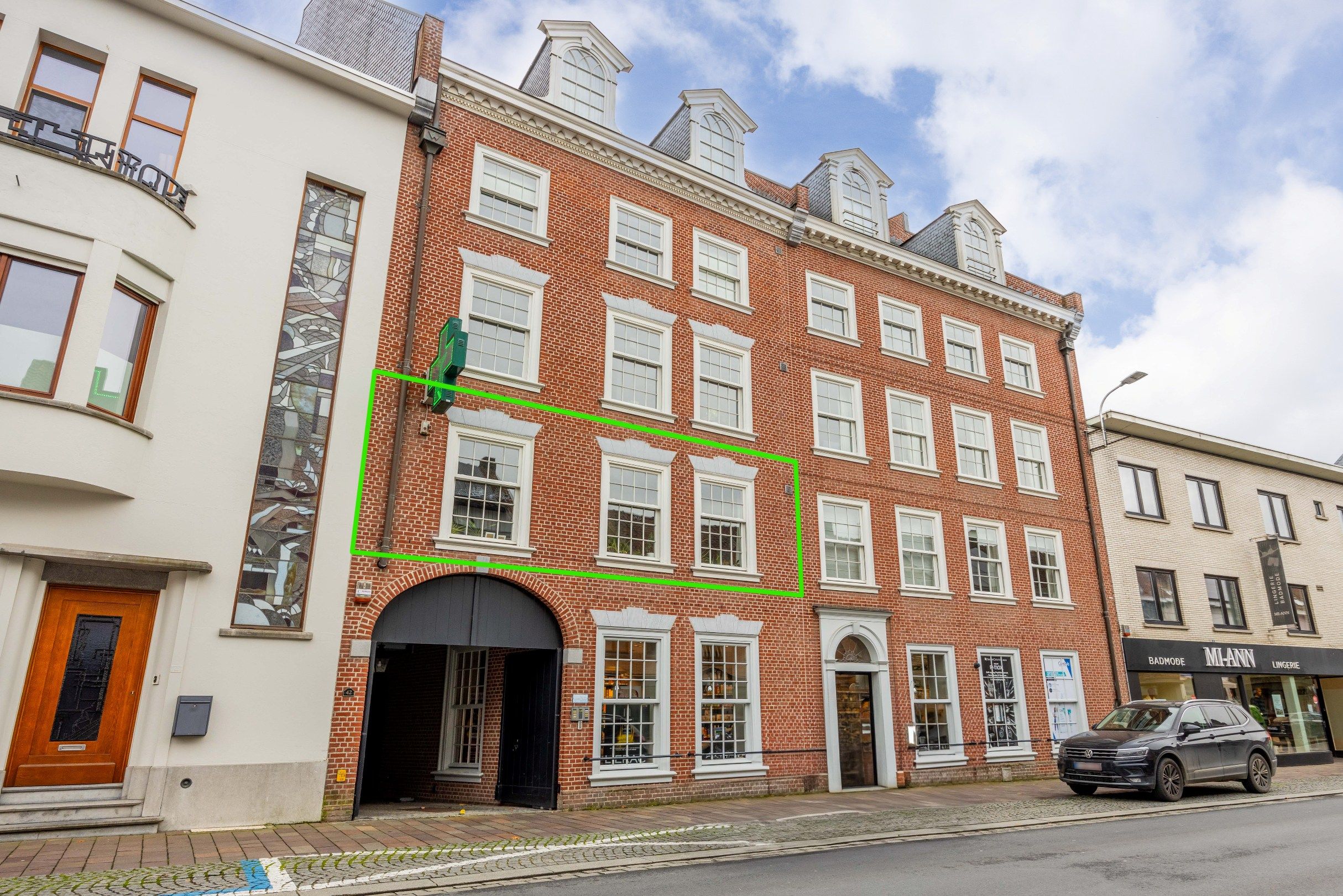 INSTAPKLAAR APPARTEMENT MET ZONNIG TERRAS foto {{pictureIndex}}