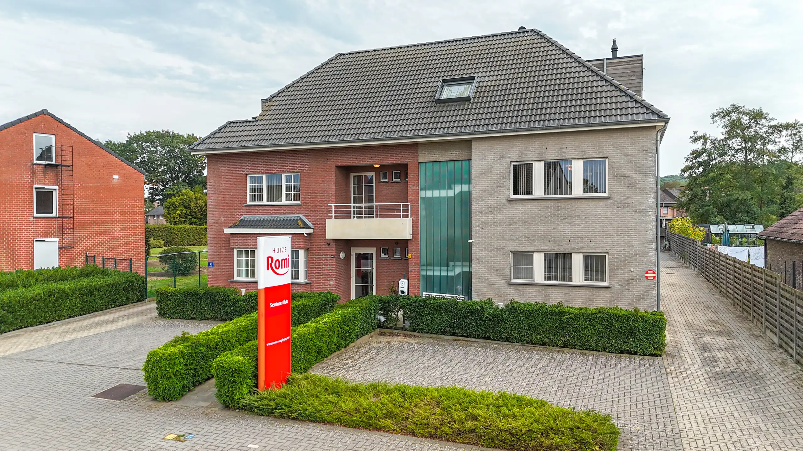 Veelzijdig investeringspand met 10 kamers, lift en kelder! foto 2