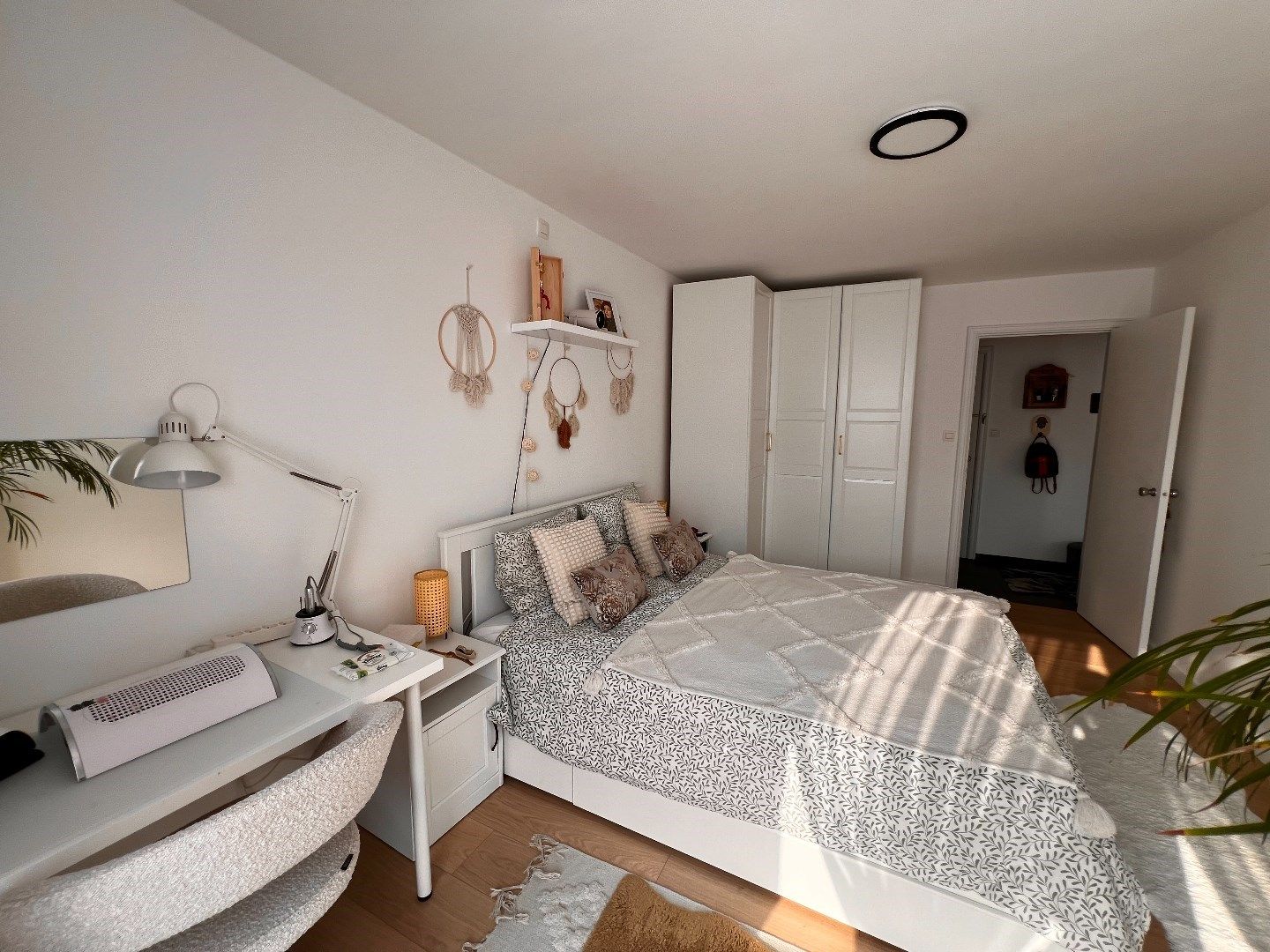 APPARTEMENT MET 2 SLAAPKAMERS, TERRAS EN STANDPLAATS IN CENTRUM IEPER foto 8