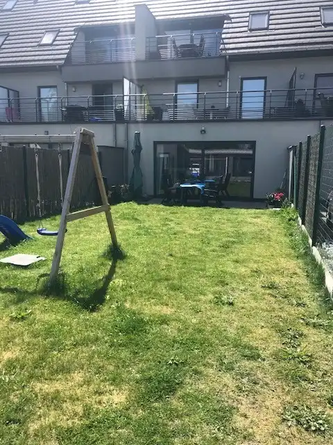 GELIJKSVLOERS APPARTEMENT MET GARAGE TE HUUR IN WACHTEBEKE foto 3