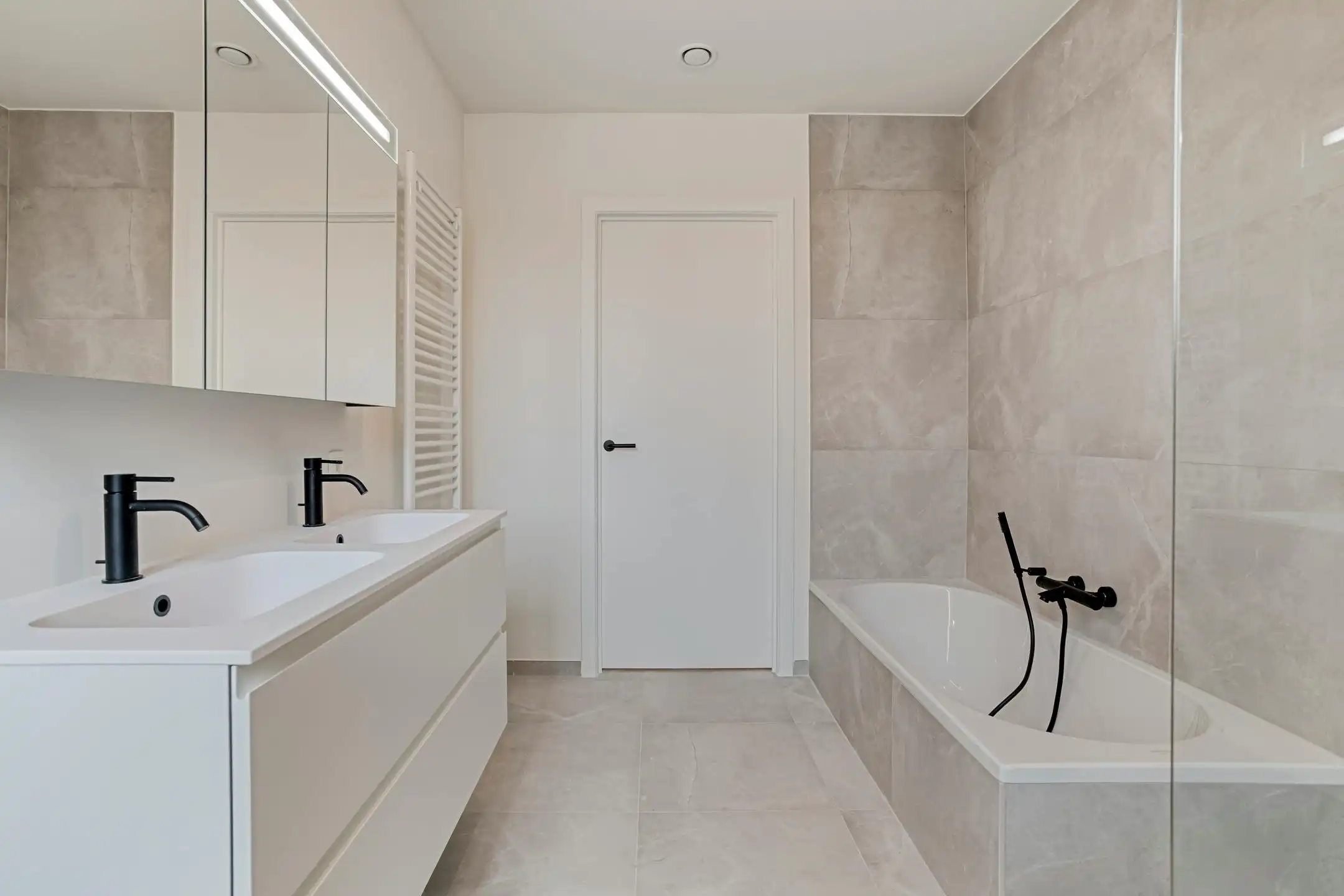 Stijlvol huis te centrum Brugge met 3 slaapkamers en garage foto 10