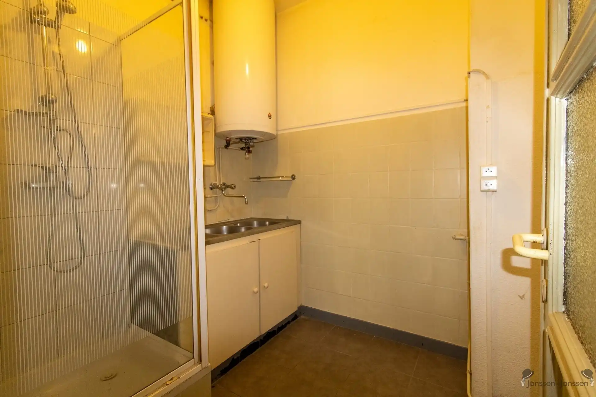 Winkelappartement vlakbij station foto 9
