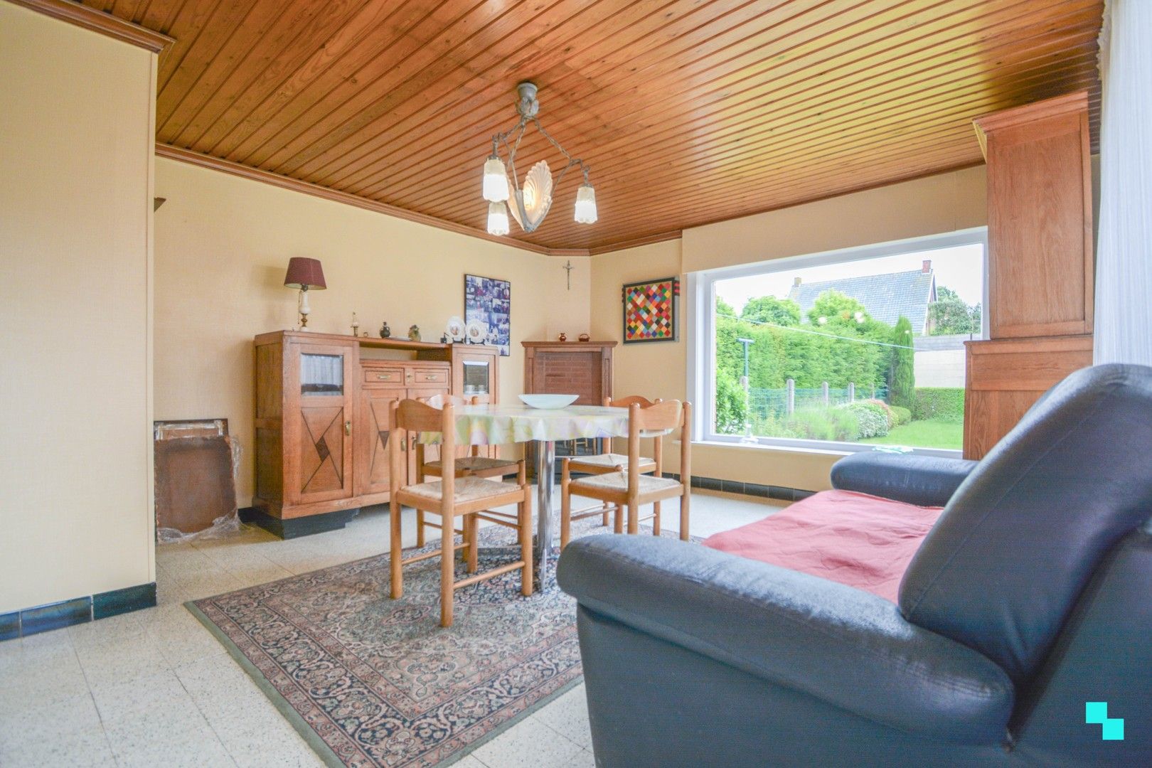 Aantrekkelijk gelegen, te renoveren woning te Izegem foto 7