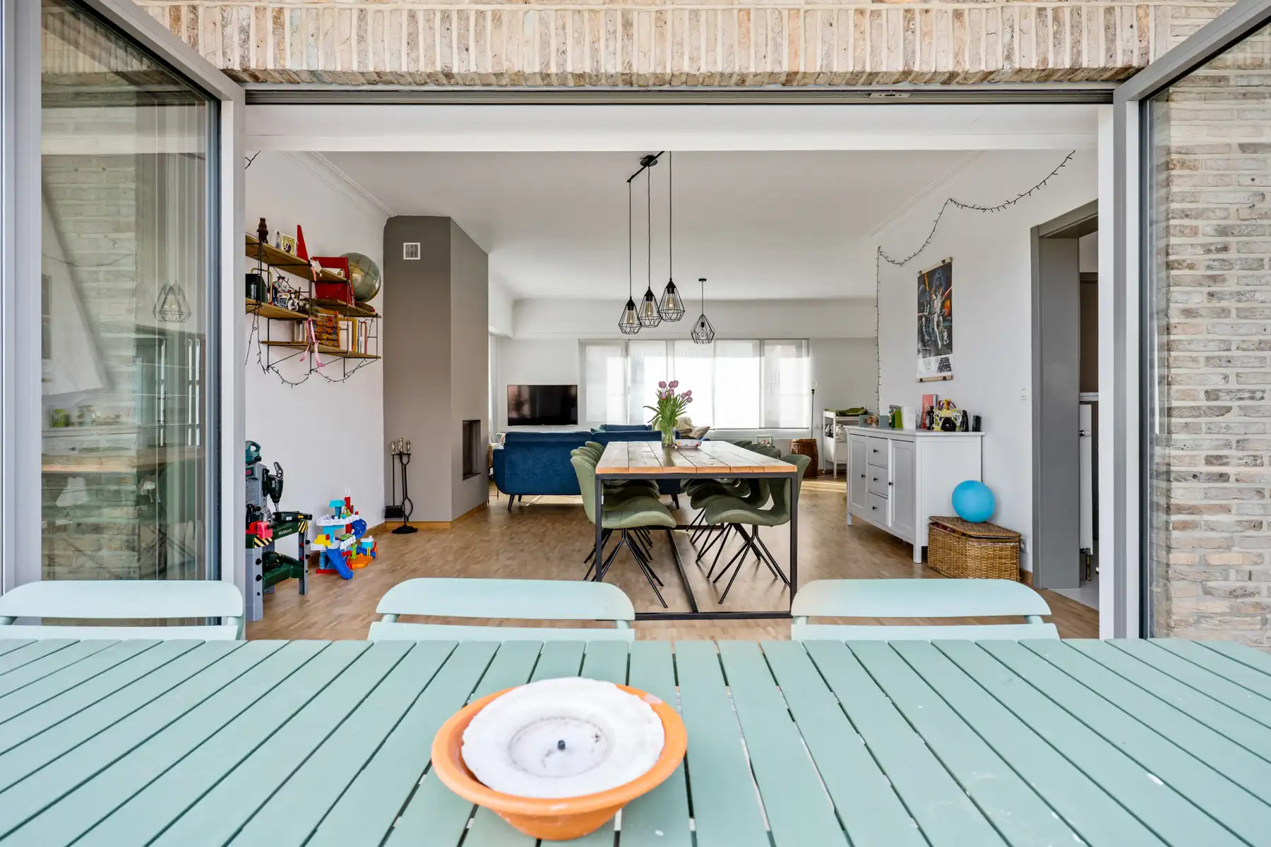 Villa met 5 slpk, 2 badkamers, ruime tuin, garage en kelder foto 10