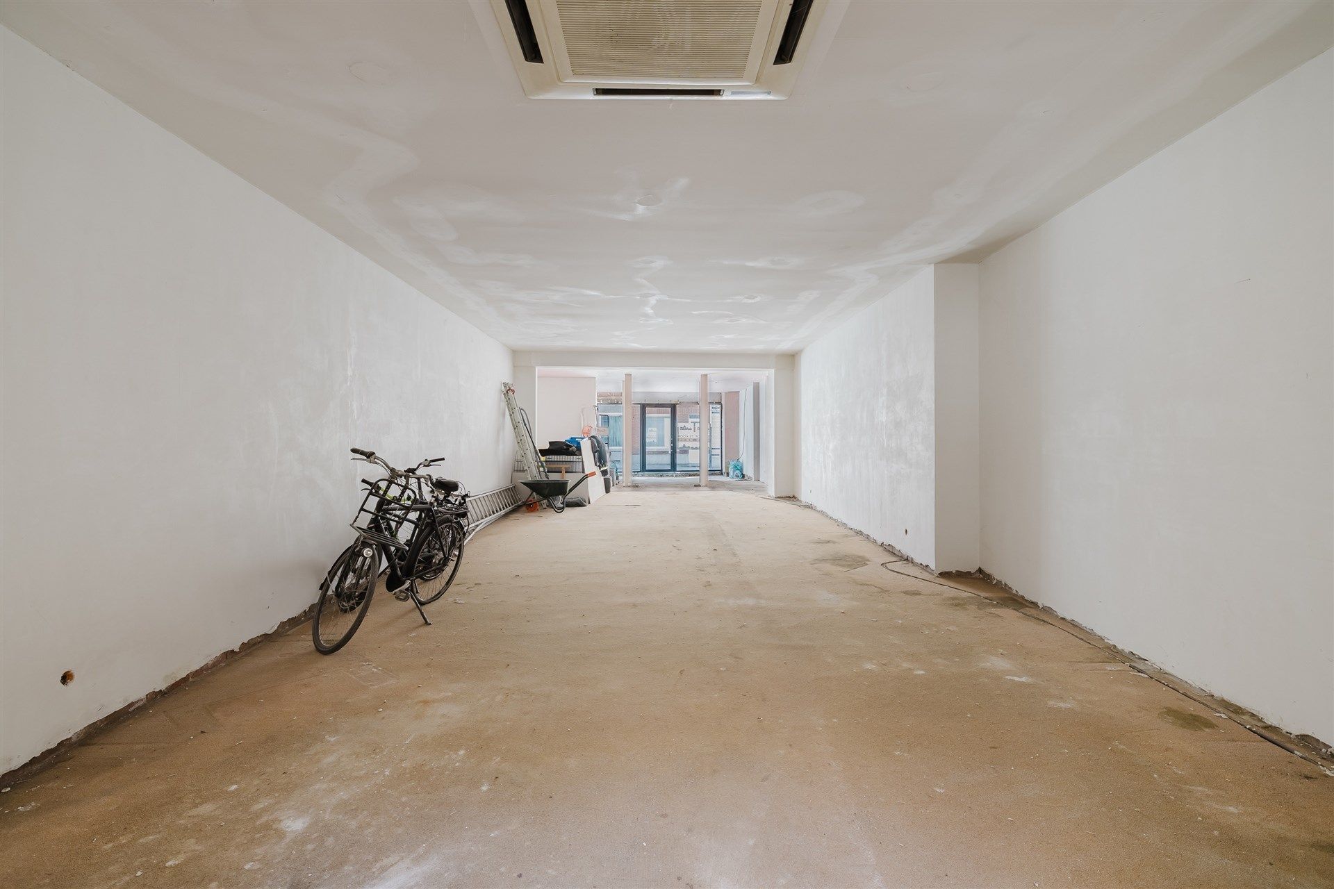 Handelspand op topligging in centrum Wetteren foto 7