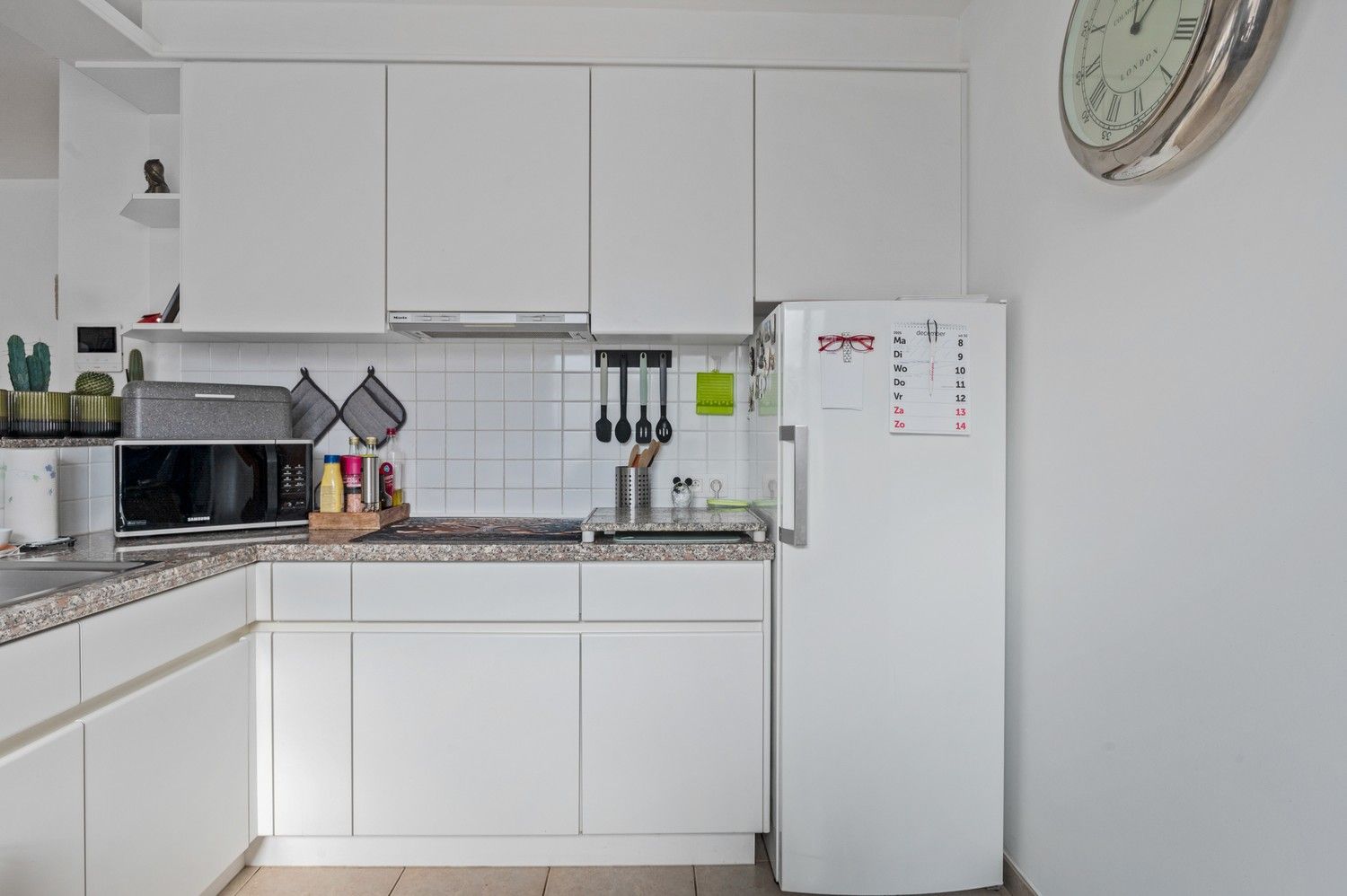 Gelijkvloers appartement met 2 slaapkamers en garagebox in hartje Wommelgem! foto 8