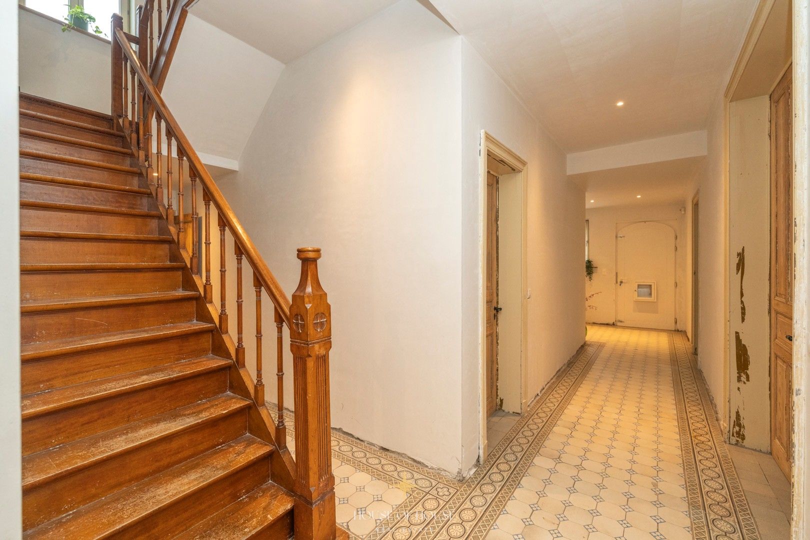 Sfeervolle pastoriewoning met uitzonderlijk potentieel zonder renovatieverplichting foto 13