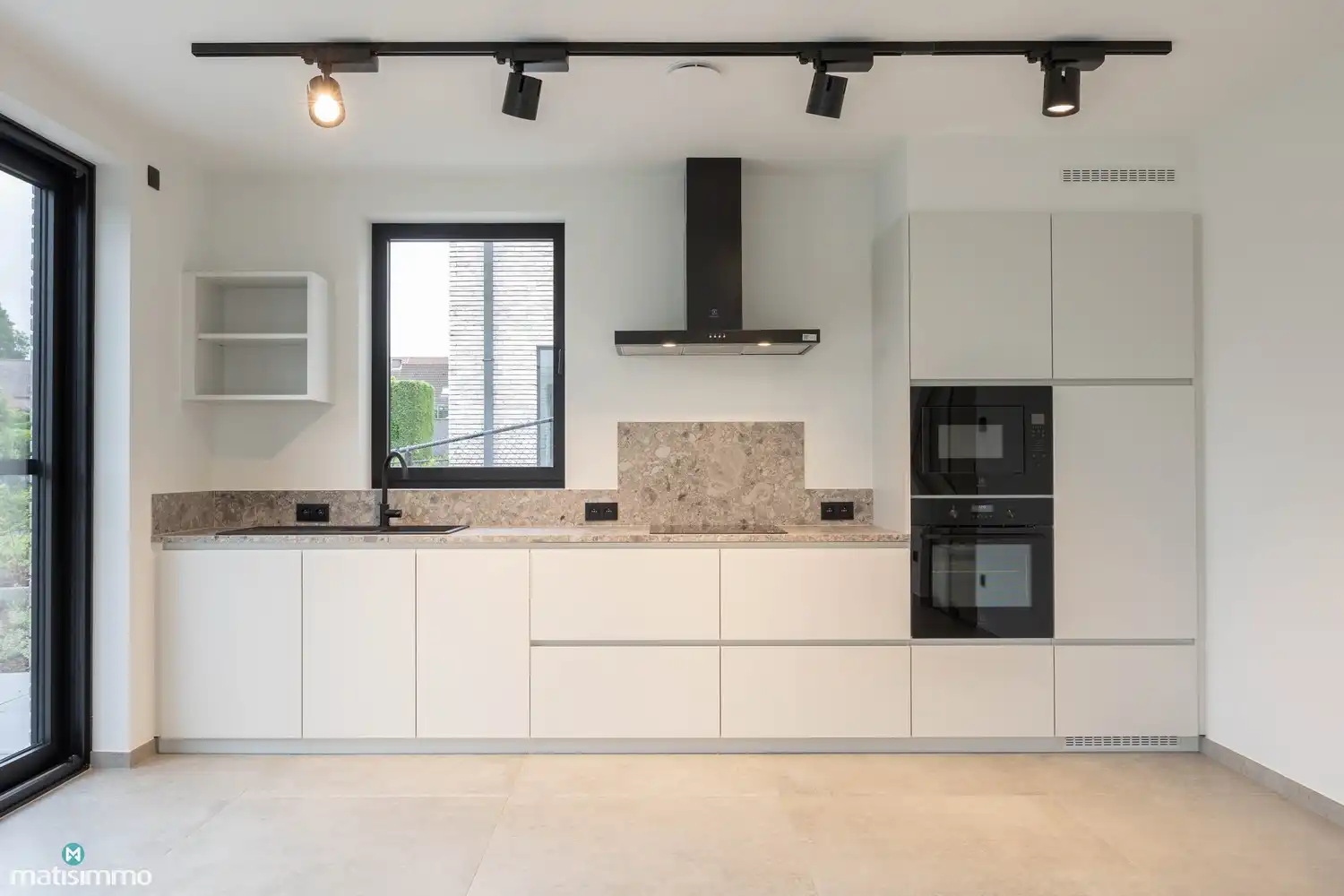 HOOGWAARDIG AFGEWERKTE NIEUWBOUWWONING MET DRIE SLAAPKAMERS EN TUIN (INCLUSIEF TUINONDERHOUD) TE RIEMST foto 6