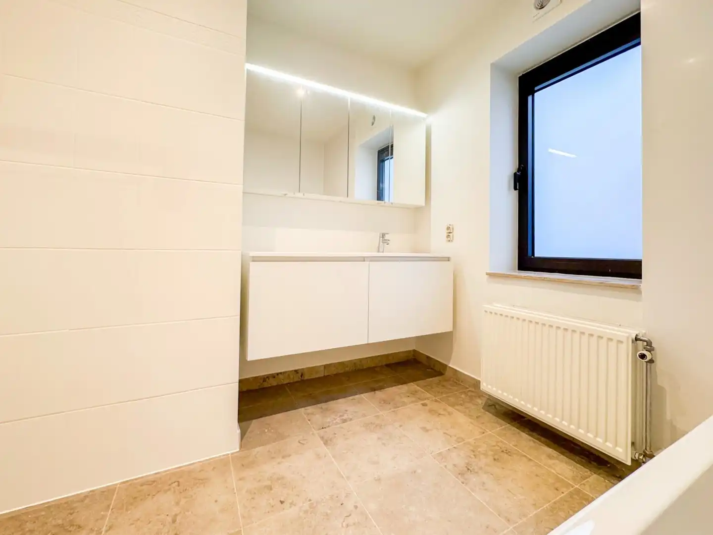 Ruim en instapklaar appartement in centrum Zottegem foto 9