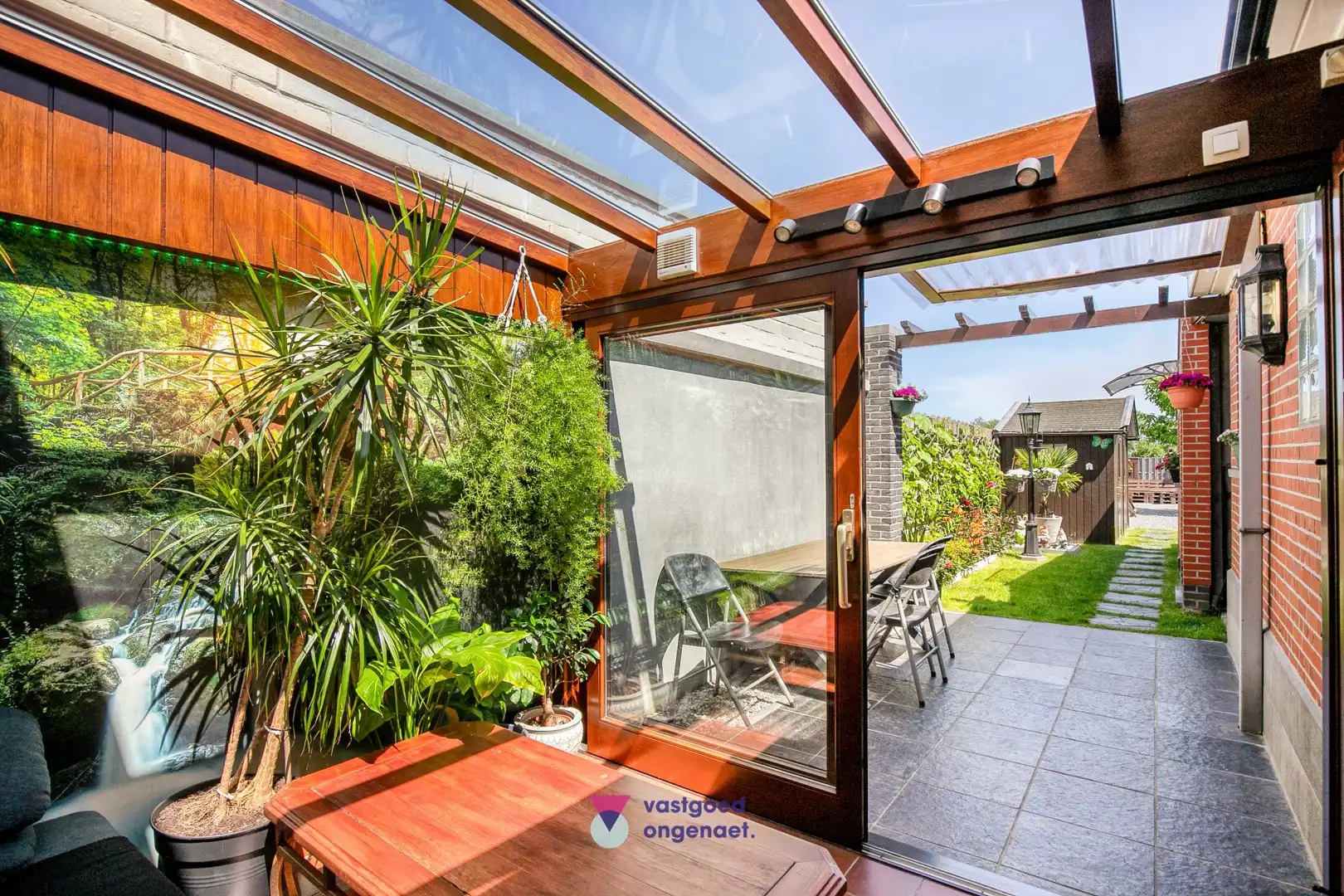 Charmante gesloten woning met zonnige tuin en garage foto 8