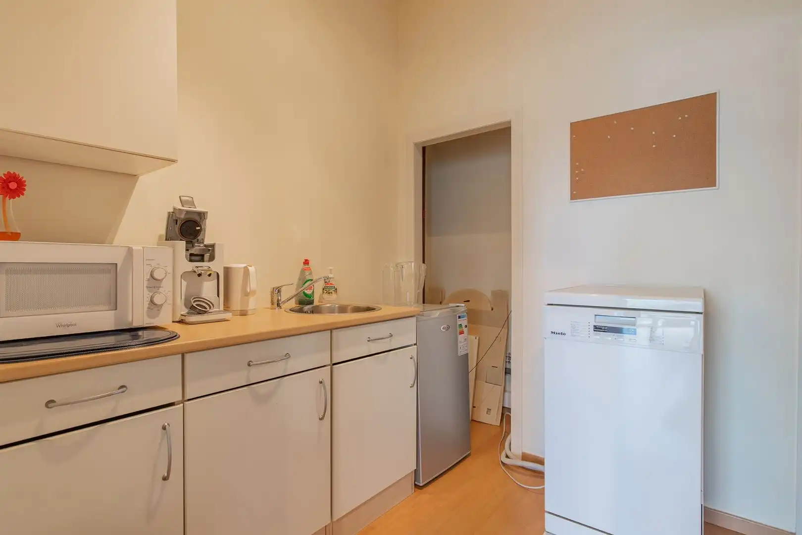 Veelzijdig handelspand met bovenliggend appartement (126m²) in centrum Dendermonde foto 7