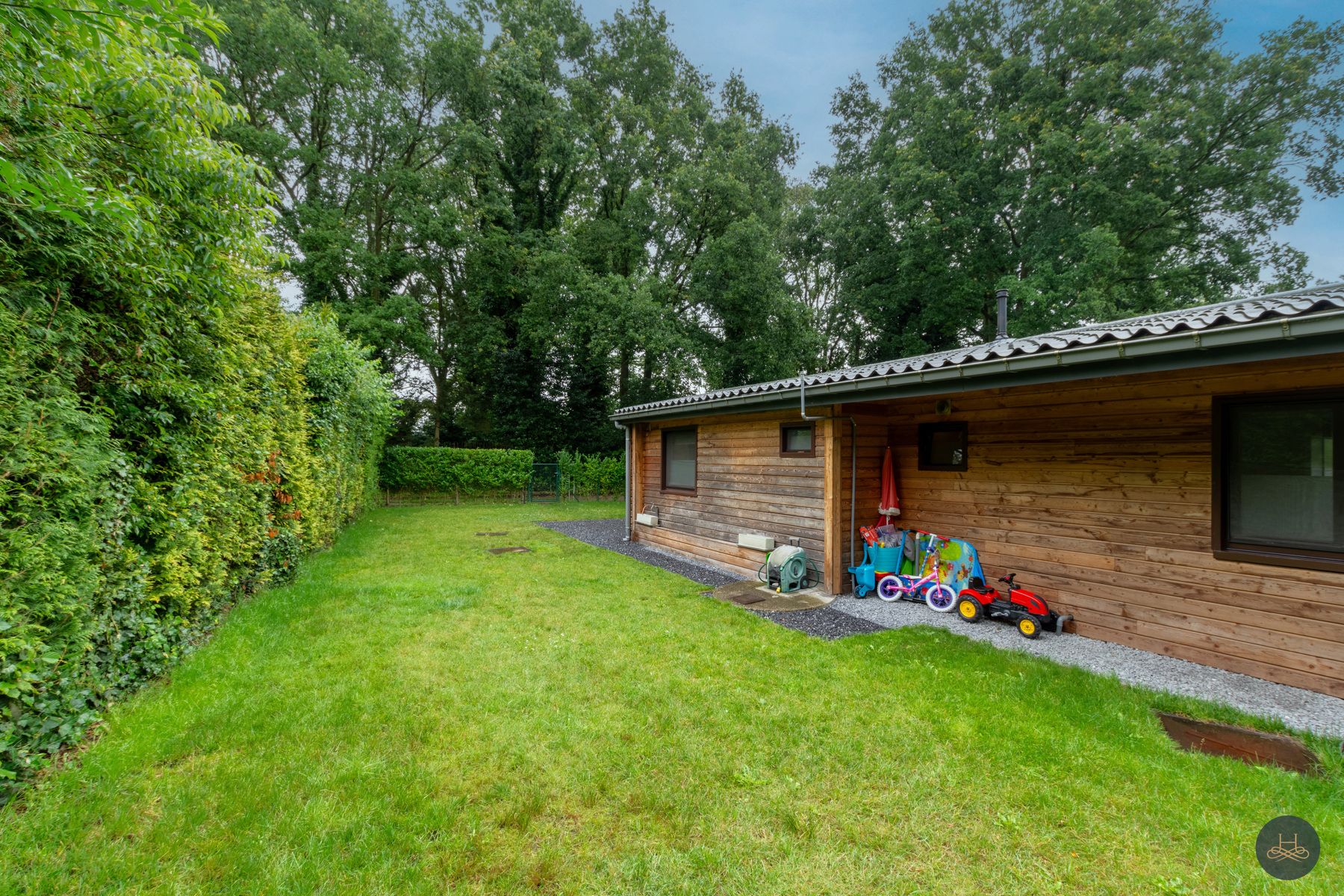 Vernieuwde en instapklare chalet op rustige locatie foto 3