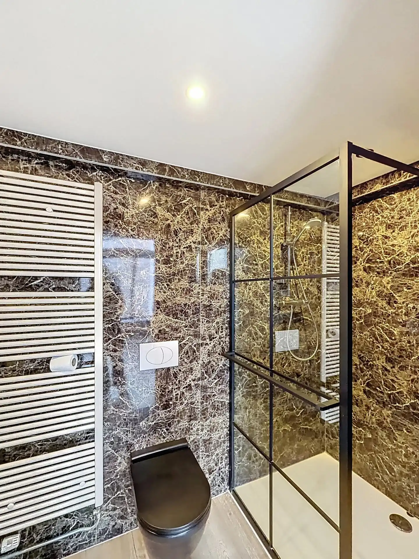 Zeer ruime en verzorgde woning met 5 slaapkamers en 2 badkamers op een groot perceel foto 13