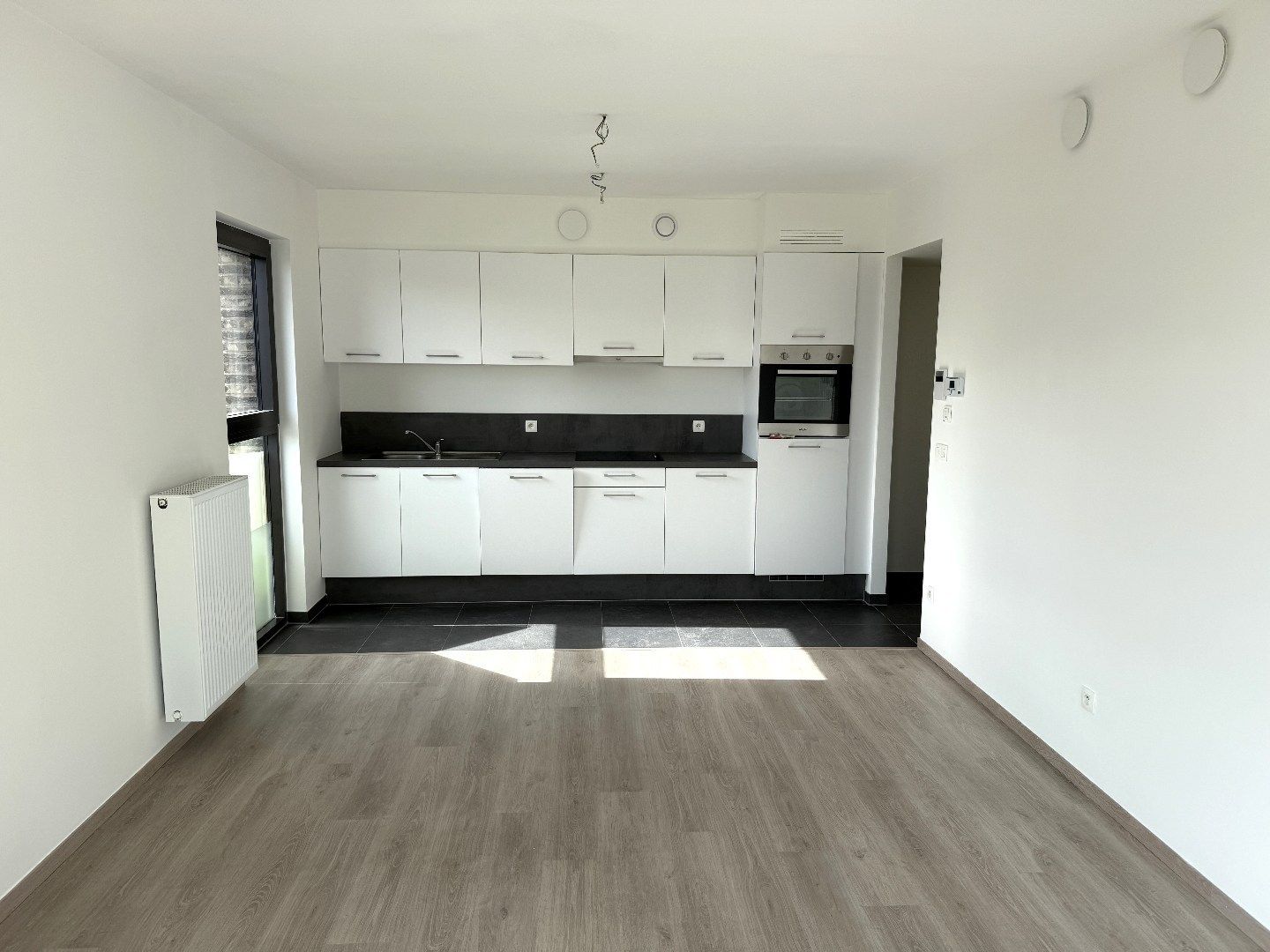 Modern appartement met ruim terras, rustige ligging in randstad Tongeren foto 4