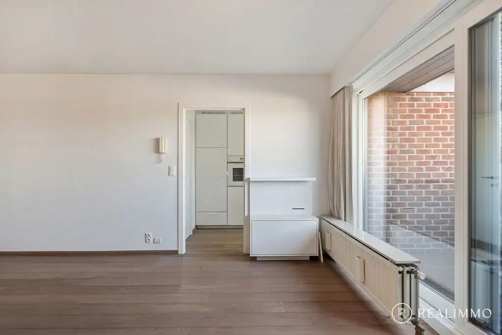 Ruim appartement met 3 slaapkamers én garage in het hartje Zwevegem! foto 7