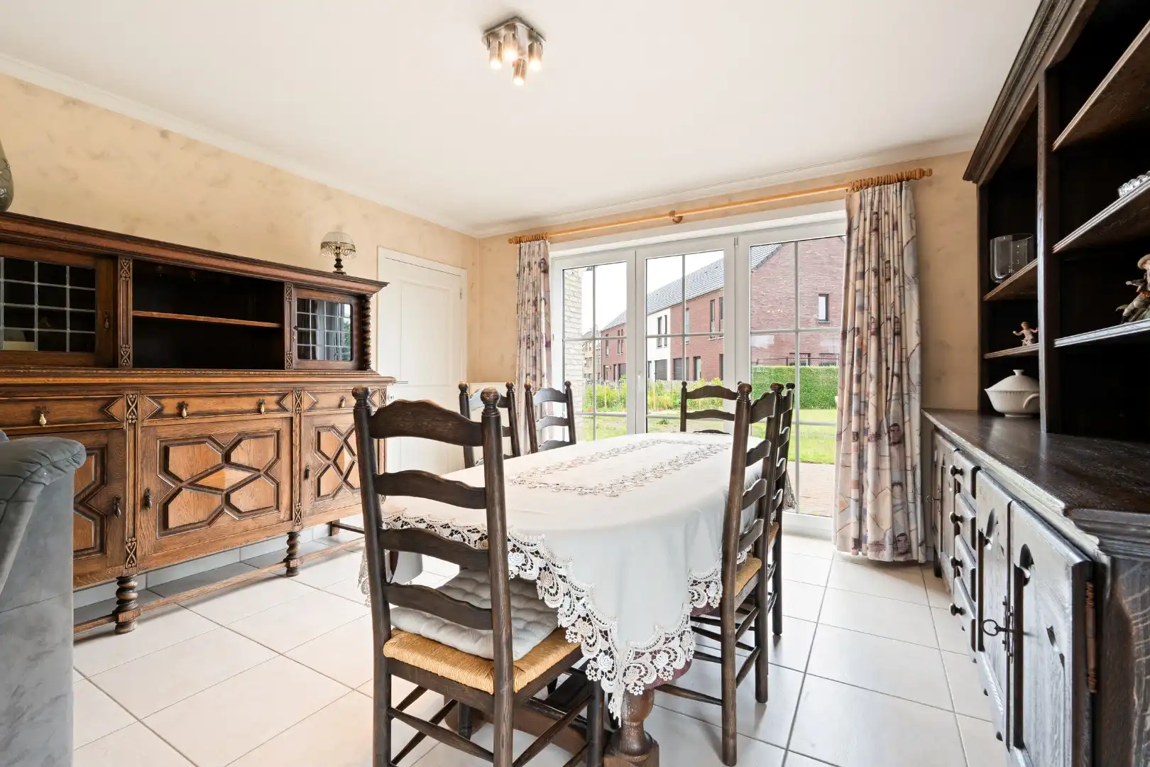 Te koop in Bredene: ruime instapklare halfopen bebouwing met 4 slaapkamers, grote tuin en multifunctioneel bijgebouw op 848 m² foto 12