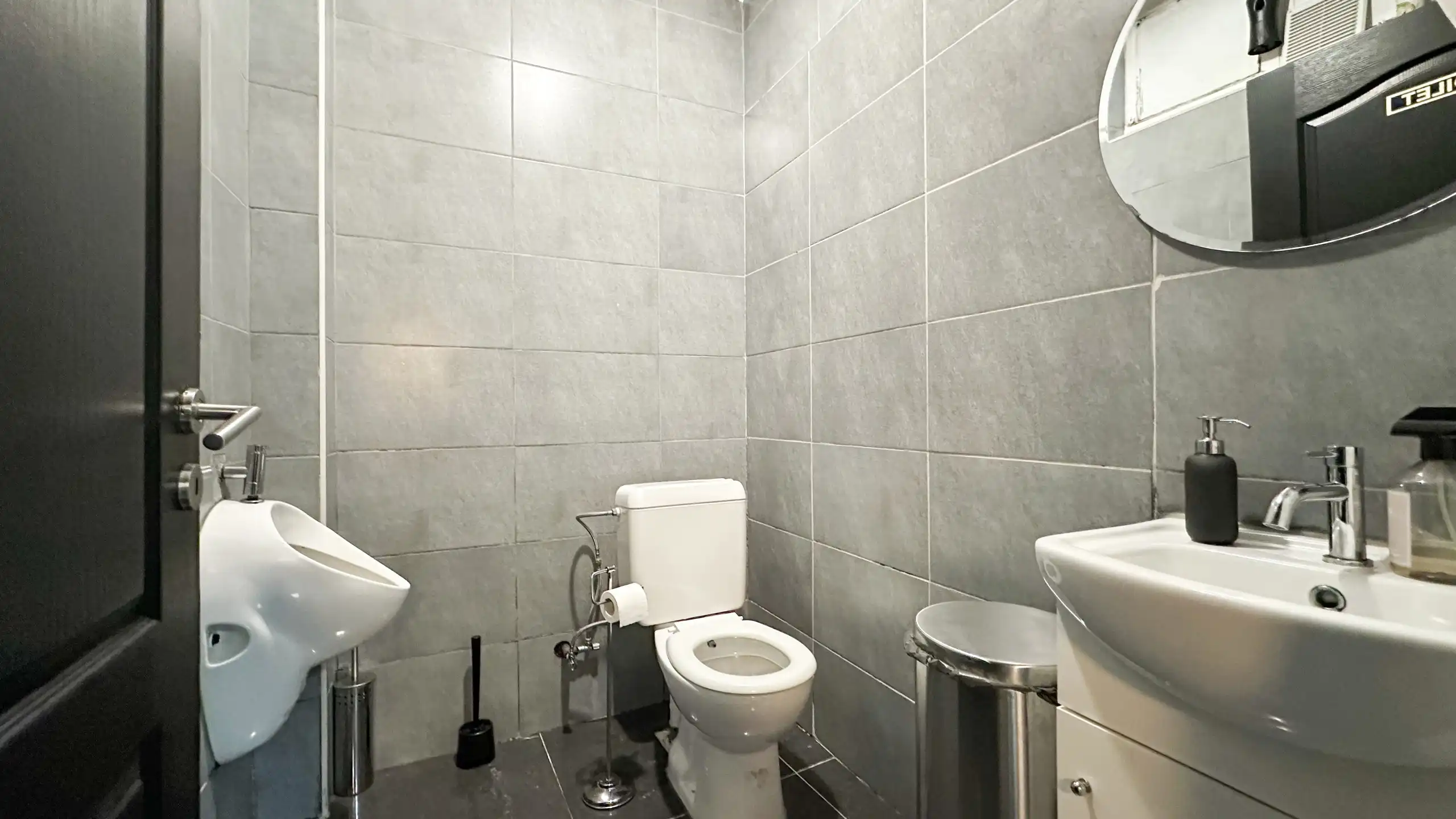 Vernieuwde Kapperszaak op topligging in het Hart van Diest! foto 14