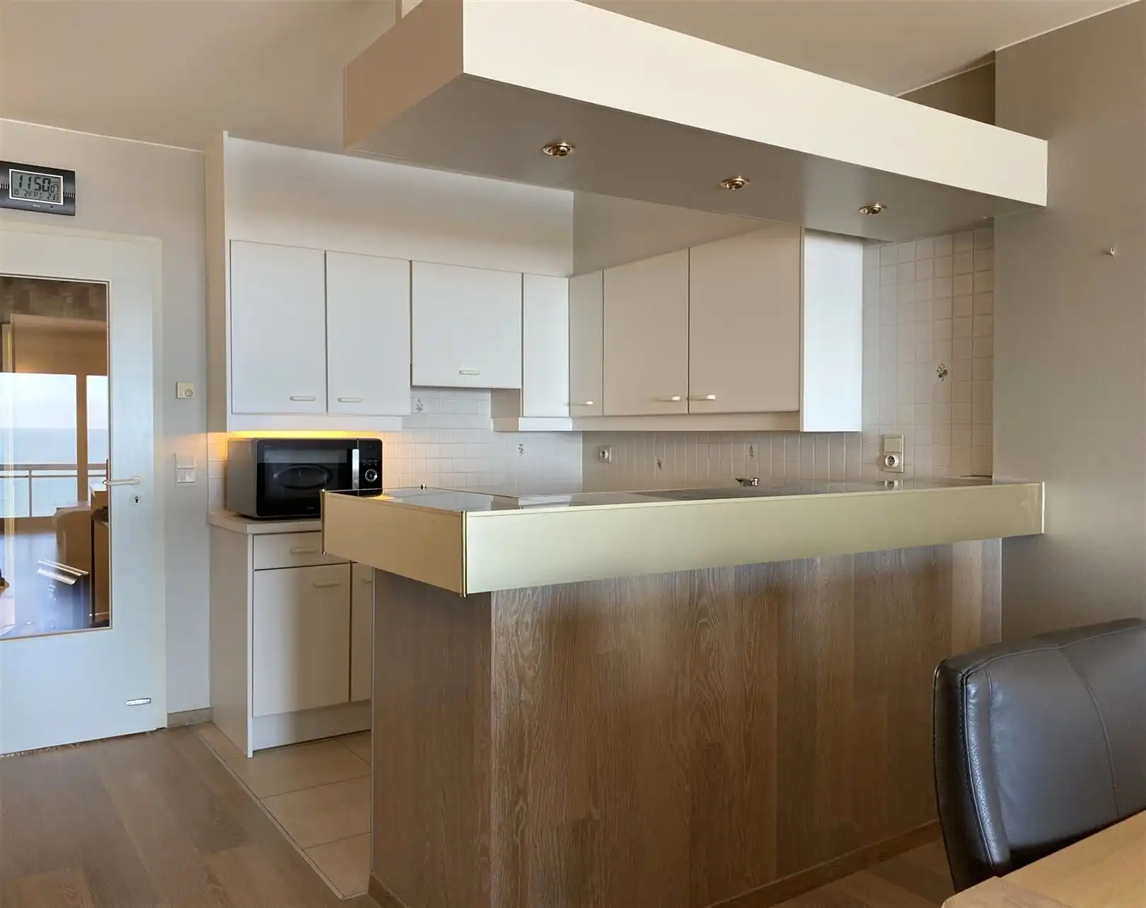 Gemeubeld appartement met frontaal zeezicht foto 3