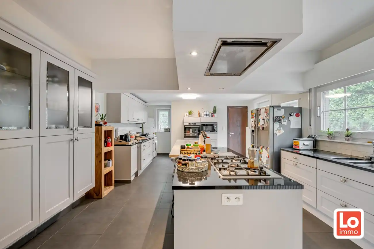 VERKOCHT! Charmante instapklare alleenstaande villa met afzonderlijke garage en grote ‘volwassen groene’ tuin vlakbij alle hoofdwegen in Oostakker. foto 11