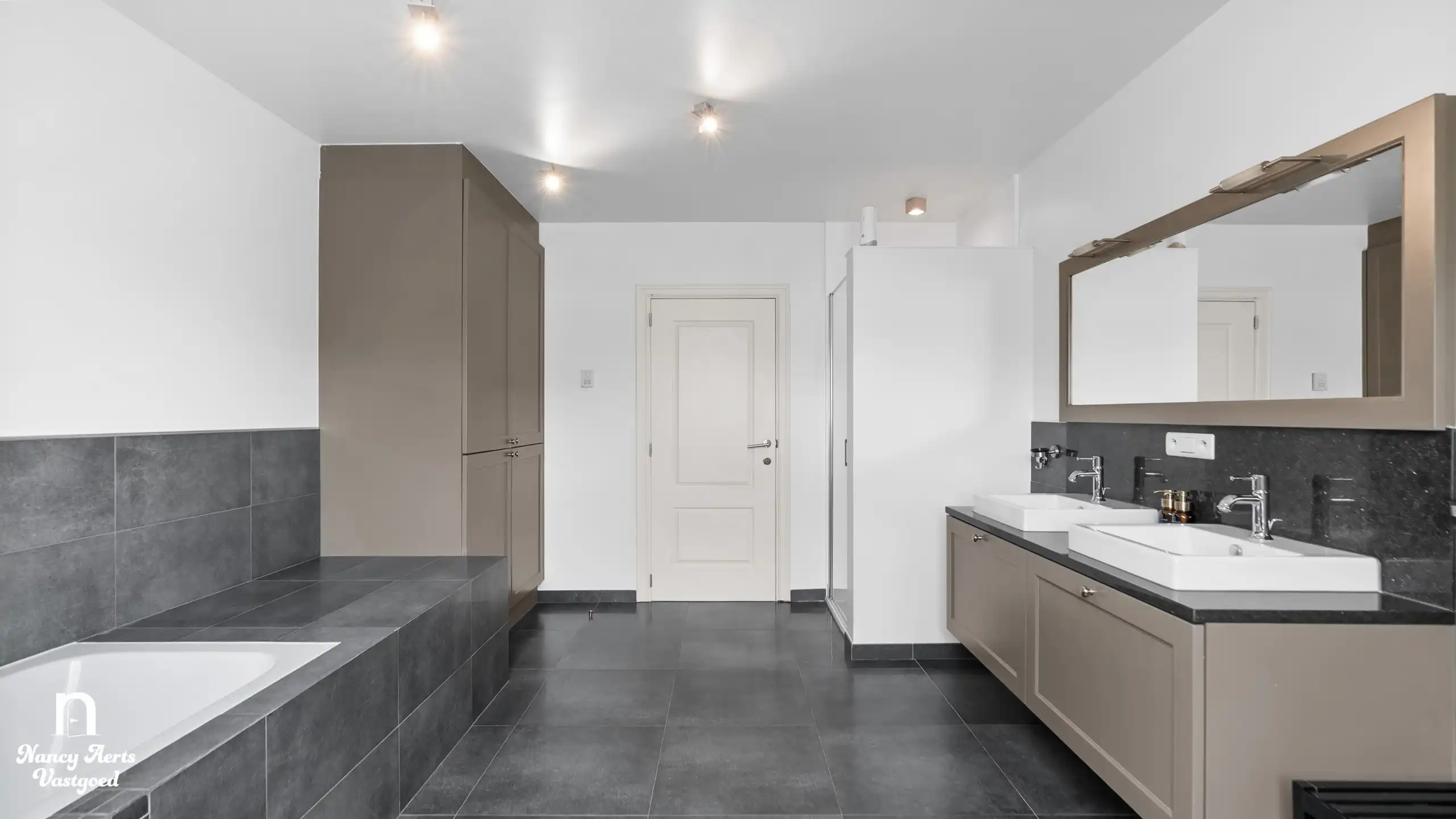 Verrassend ruime woning met aparte studio op rustige locatie foto 39