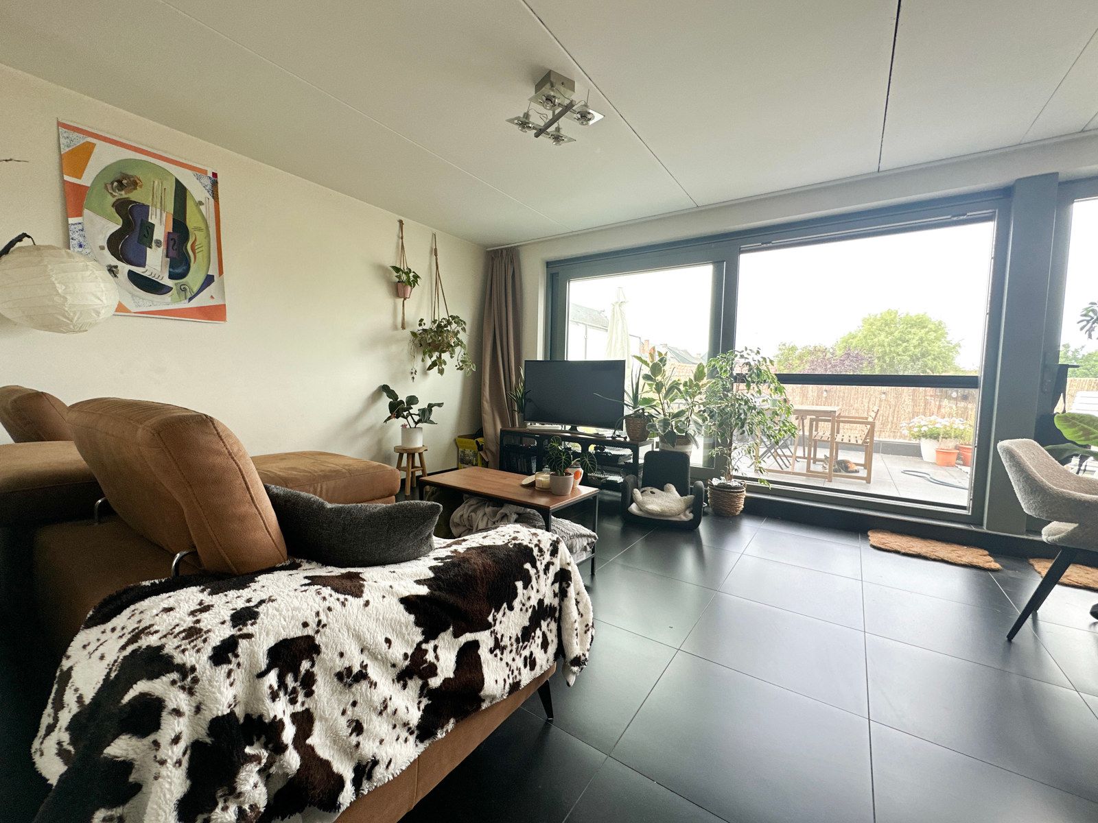 Ruim 3-slaapkamer duplex appartement met groot terras! foto {{pictureIndex}}