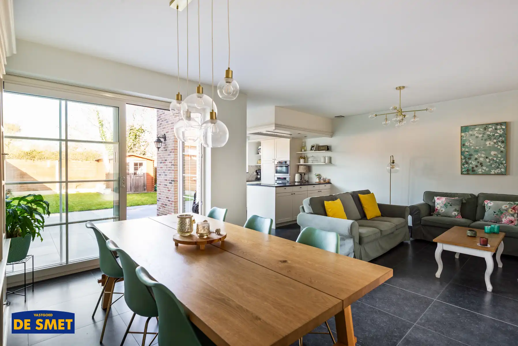 Recente, zéér goed onderhouden ééngezinswoning foto {{pictureIndex}}