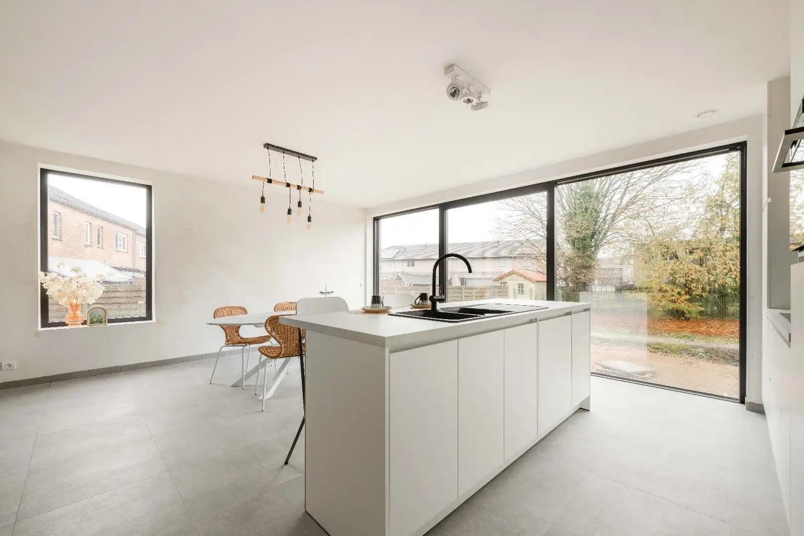 INSTAPKLARE ENERGIEZUINIGE NIEUWBOUWWONING MET 3 SLPKS | TUIN foto 5