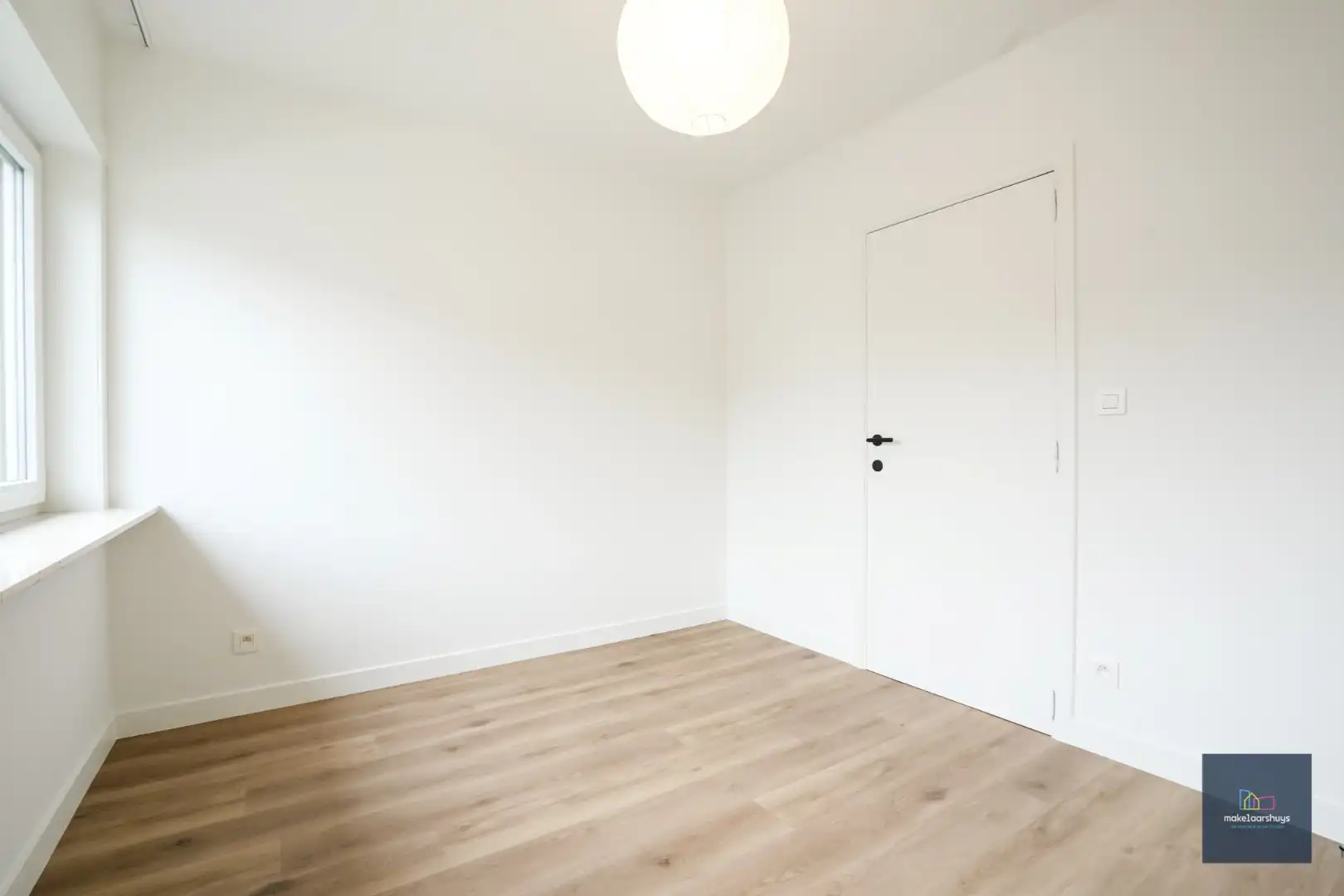 Instapklare eigendom met 3-slp.kamers garage en tuin  foto 11