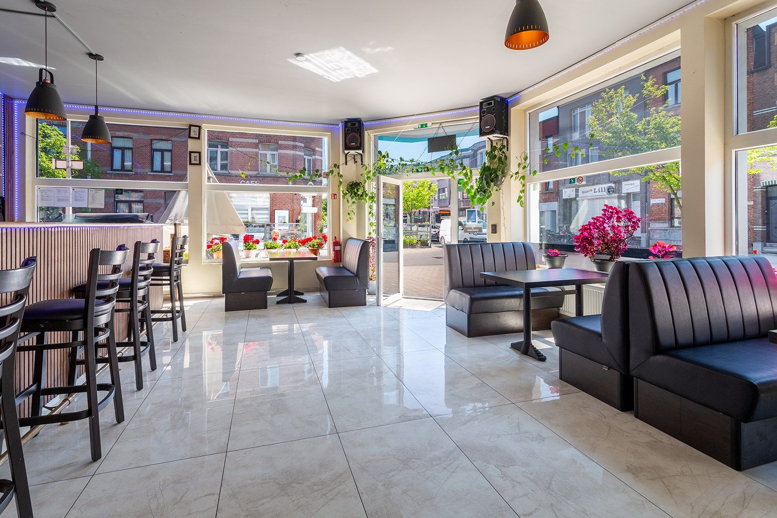 Lichtrijk hoek appartement met karakter!  foto 11