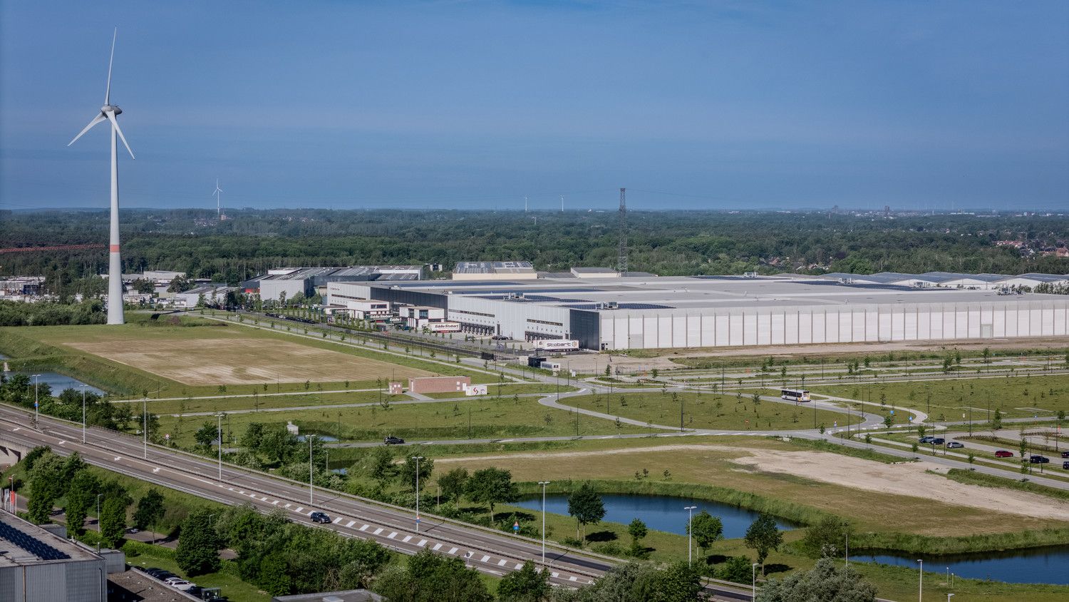 Industrieel-magazijn-logistiek te huur foto 3