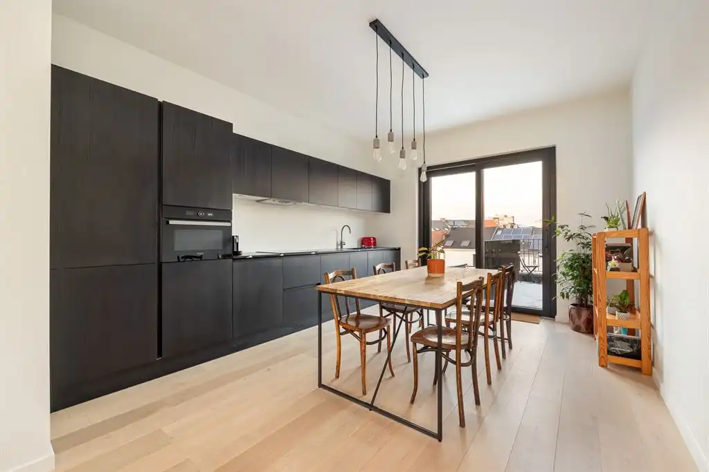 Gerenoveerd duplex appartement met terras foto 3